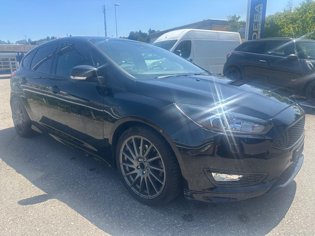 FORD Focus 1.5 SCTi Black Edition Automatic-image-2