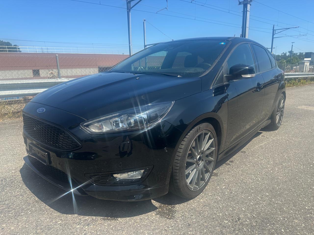 FORD Focus 1.5 SCTi Black Edition Automatic-image-0