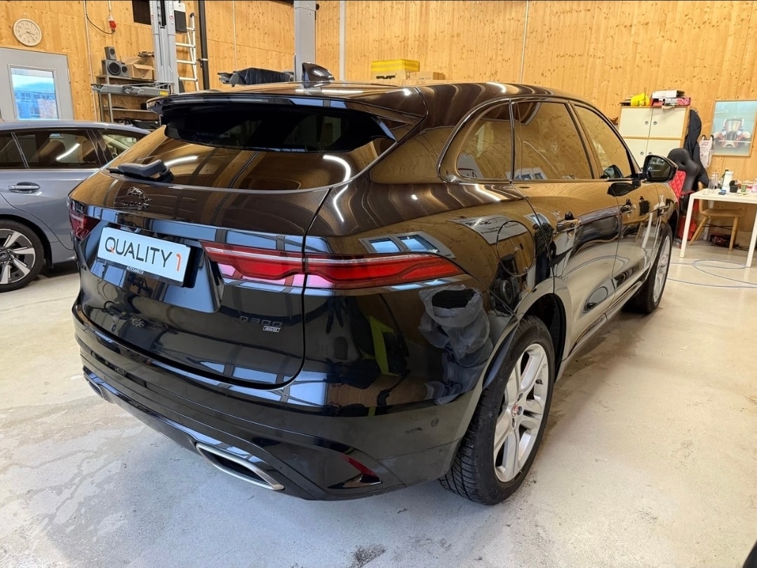 JAGUAR F-Pace 3.0 D300 R-Dynamic MHEV SE AWD-image-3