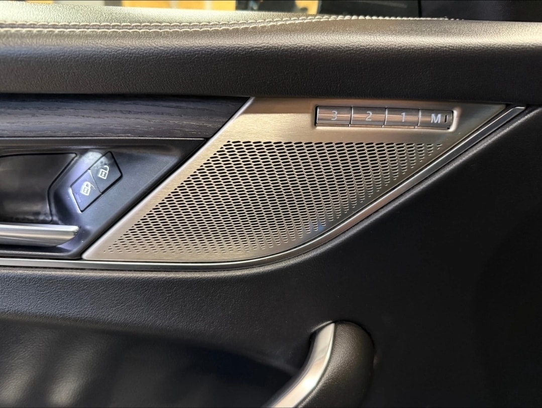 JAGUAR F-Pace 3.0 D300 R-Dynamic MHEV SE AWD-image-14