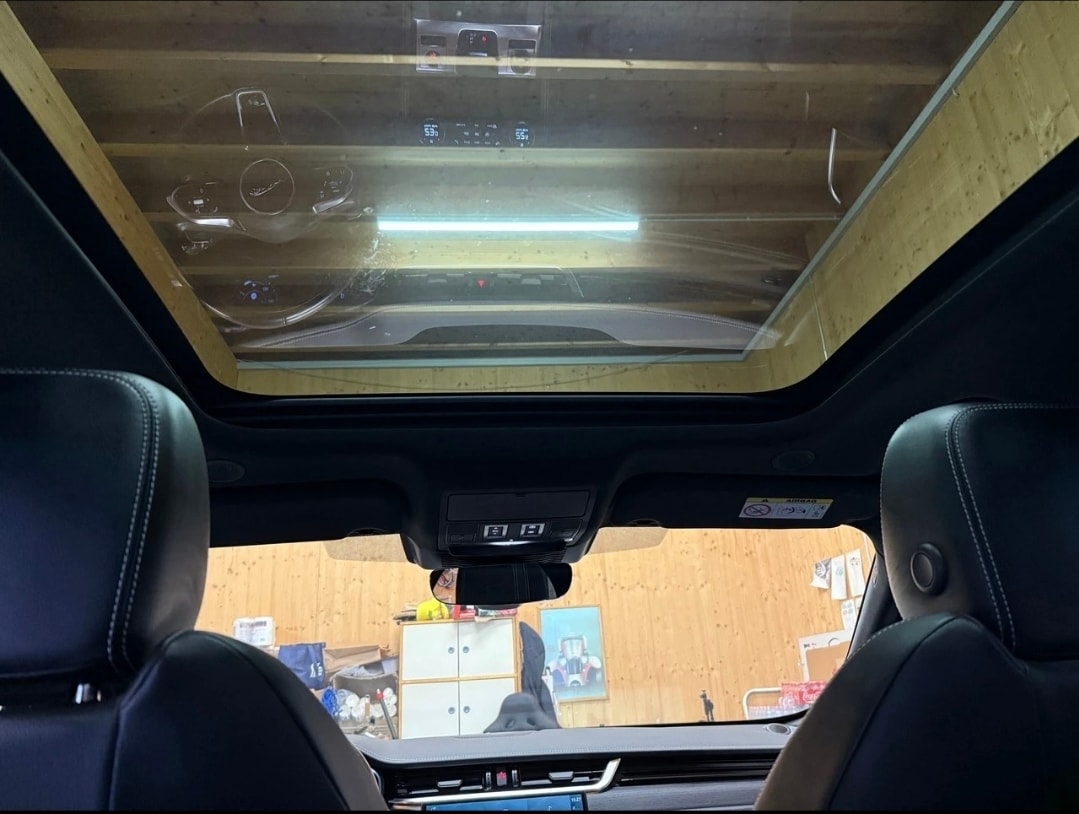 JAGUAR F-Pace 3.0 D300 R-Dynamic MHEV SE AWD-image-16