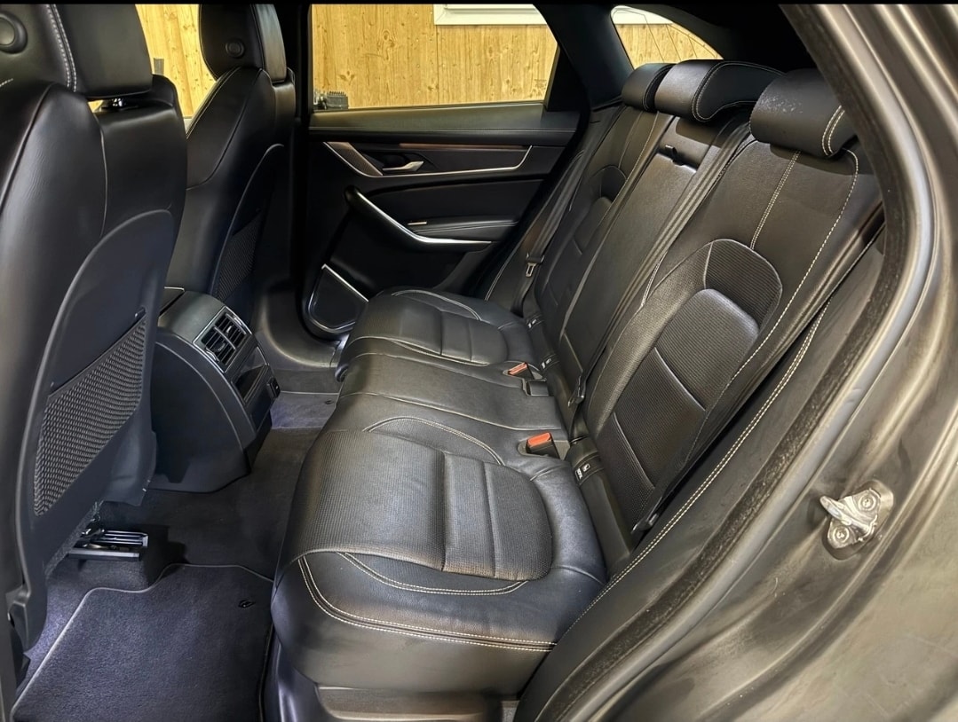 JAGUAR F-Pace 3.0 D300 R-Dynamic MHEV SE AWD-image-7
