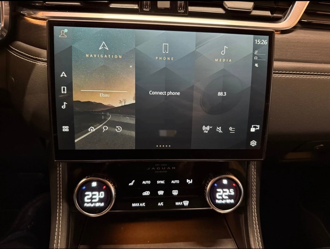 JAGUAR F-Pace 3.0 D300 R-Dynamic MHEV SE AWD-image-12