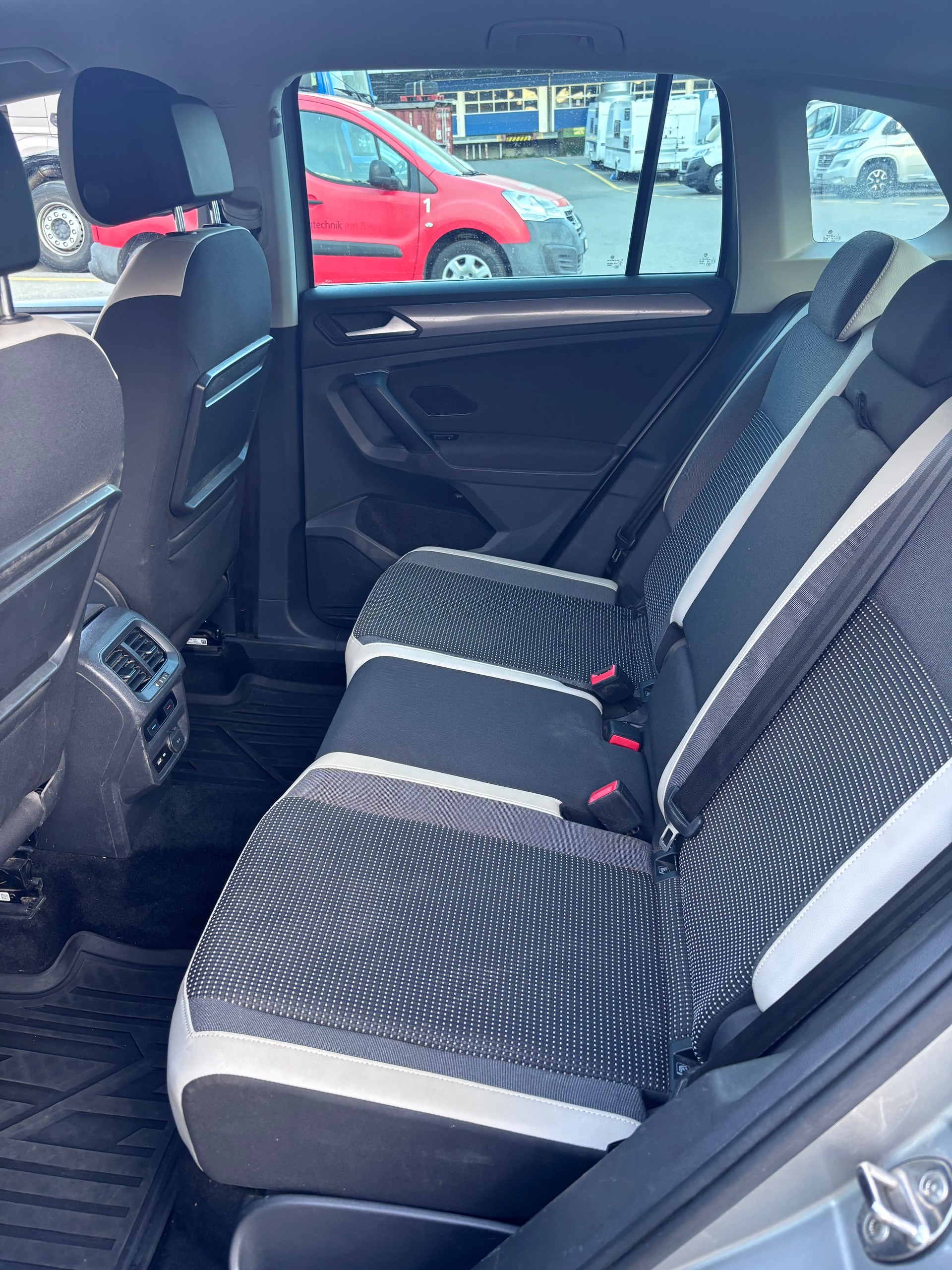 VW Tiguan 2.0 TDI SCR Highline 4Motion DSG-image-8