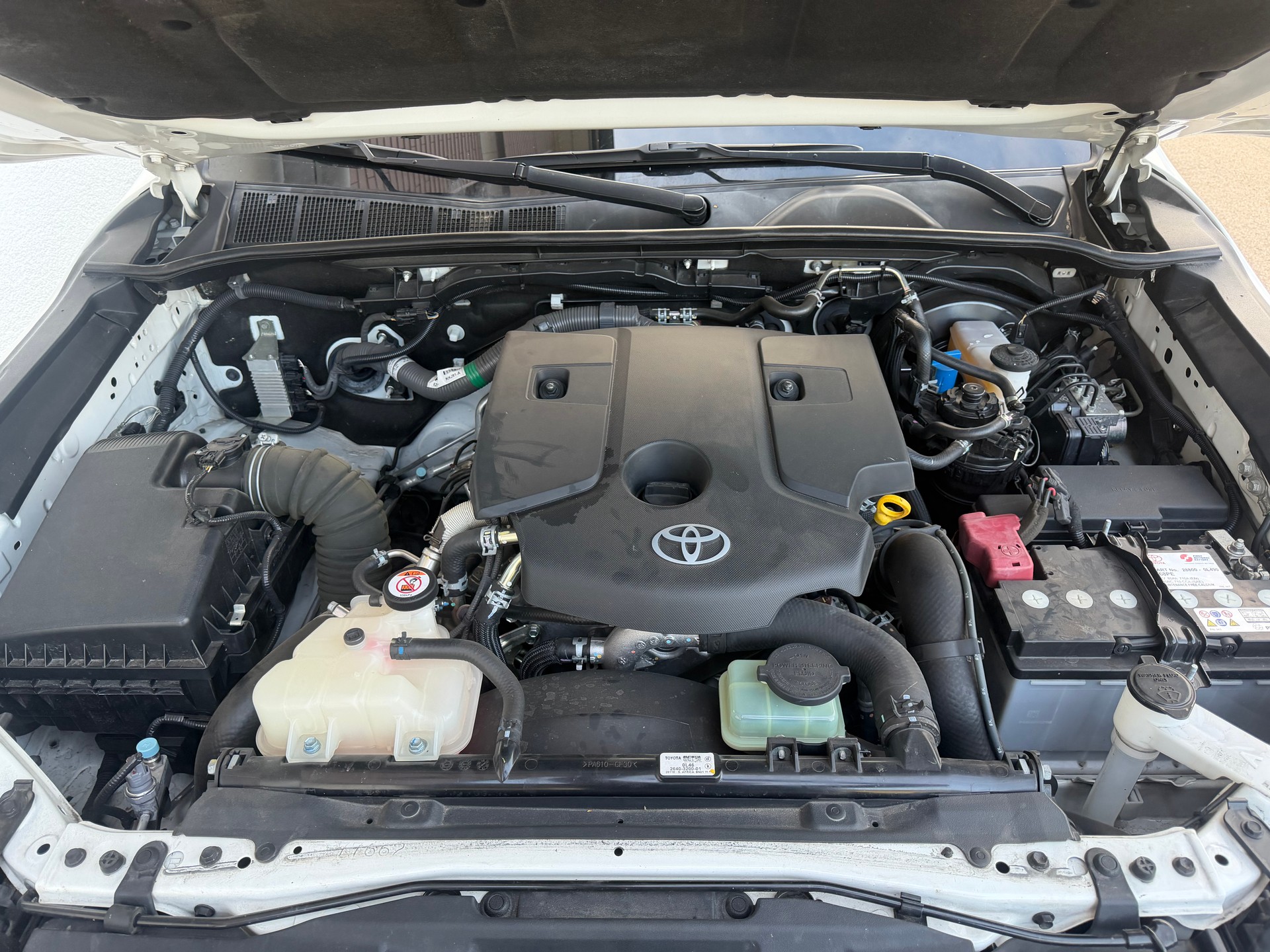 TOYOTA Hilux 2.4D-4D Sol DoubleCab 4x4-image-15