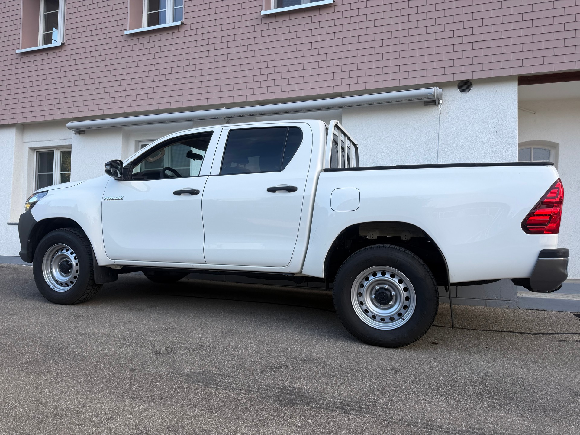 TOYOTA Hilux 2.4D-4D Sol DoubleCab 4x4-image-4