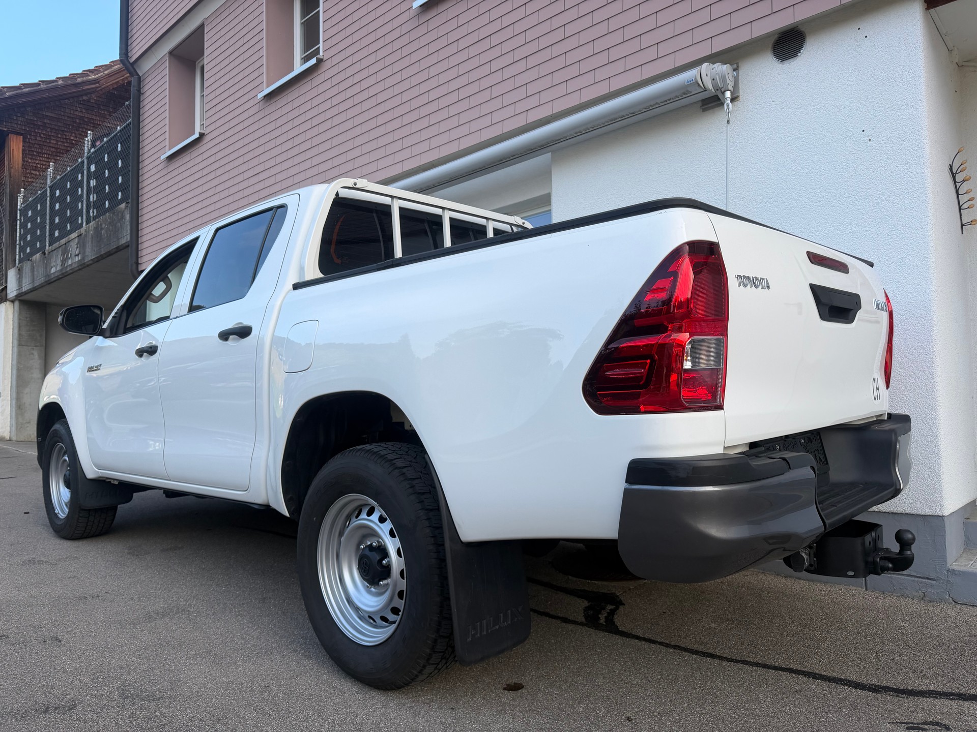 TOYOTA Hilux 2.4D-4D Sol DoubleCab 4x4-image-2
