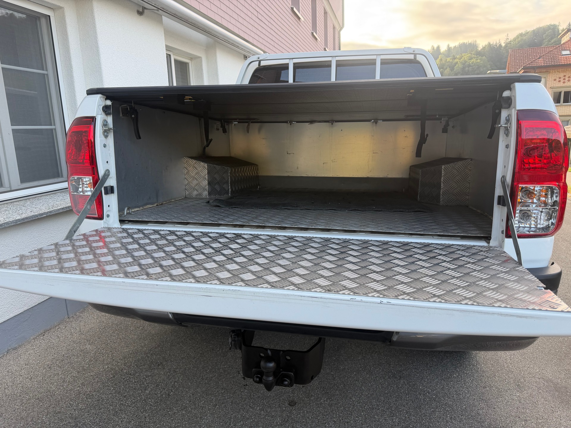 TOYOTA Hilux 2.4D-4D Sol DoubleCab 4x4-image-7