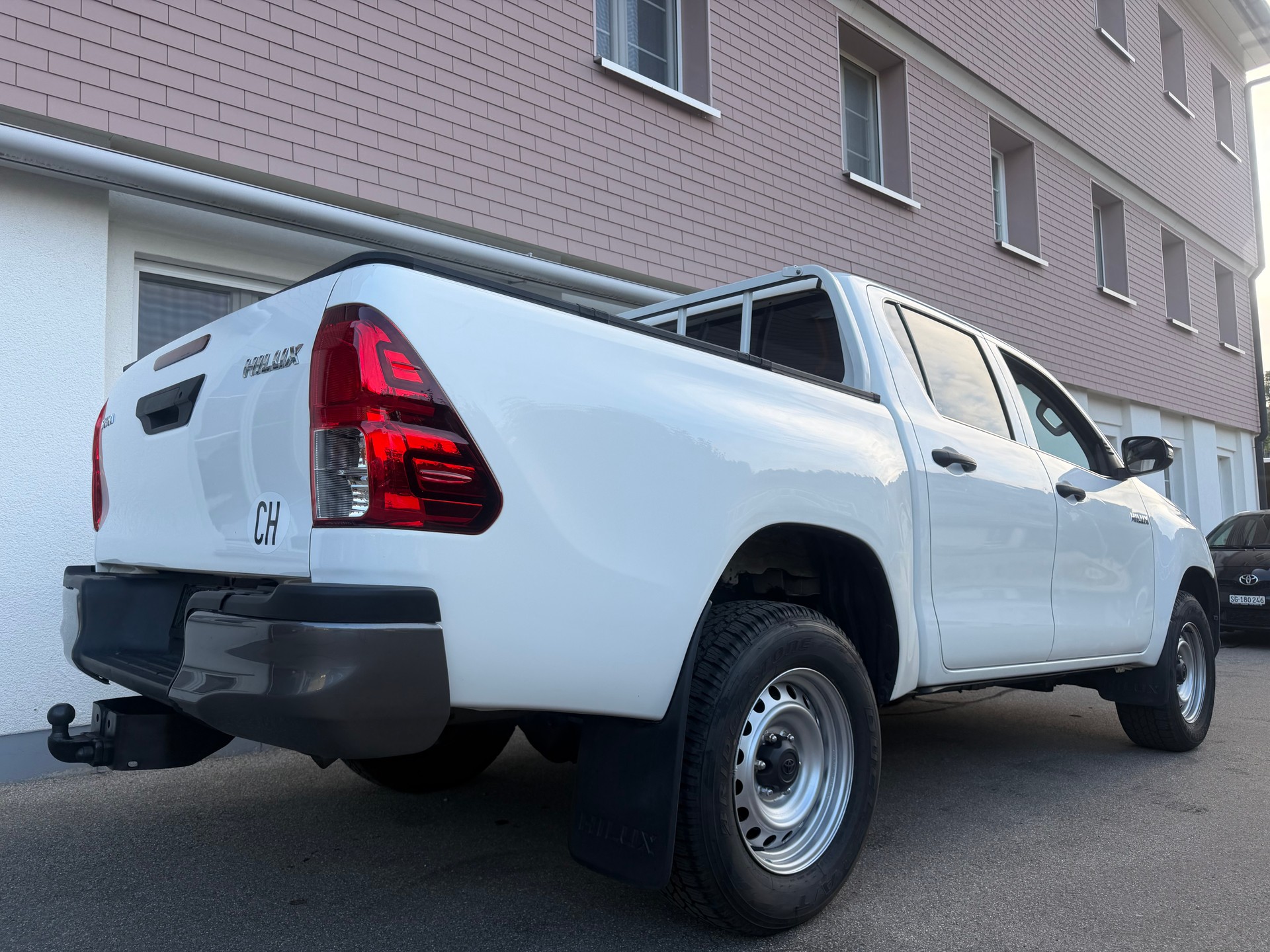TOYOTA Hilux 2.4D-4D Sol DoubleCab 4x4-image-3