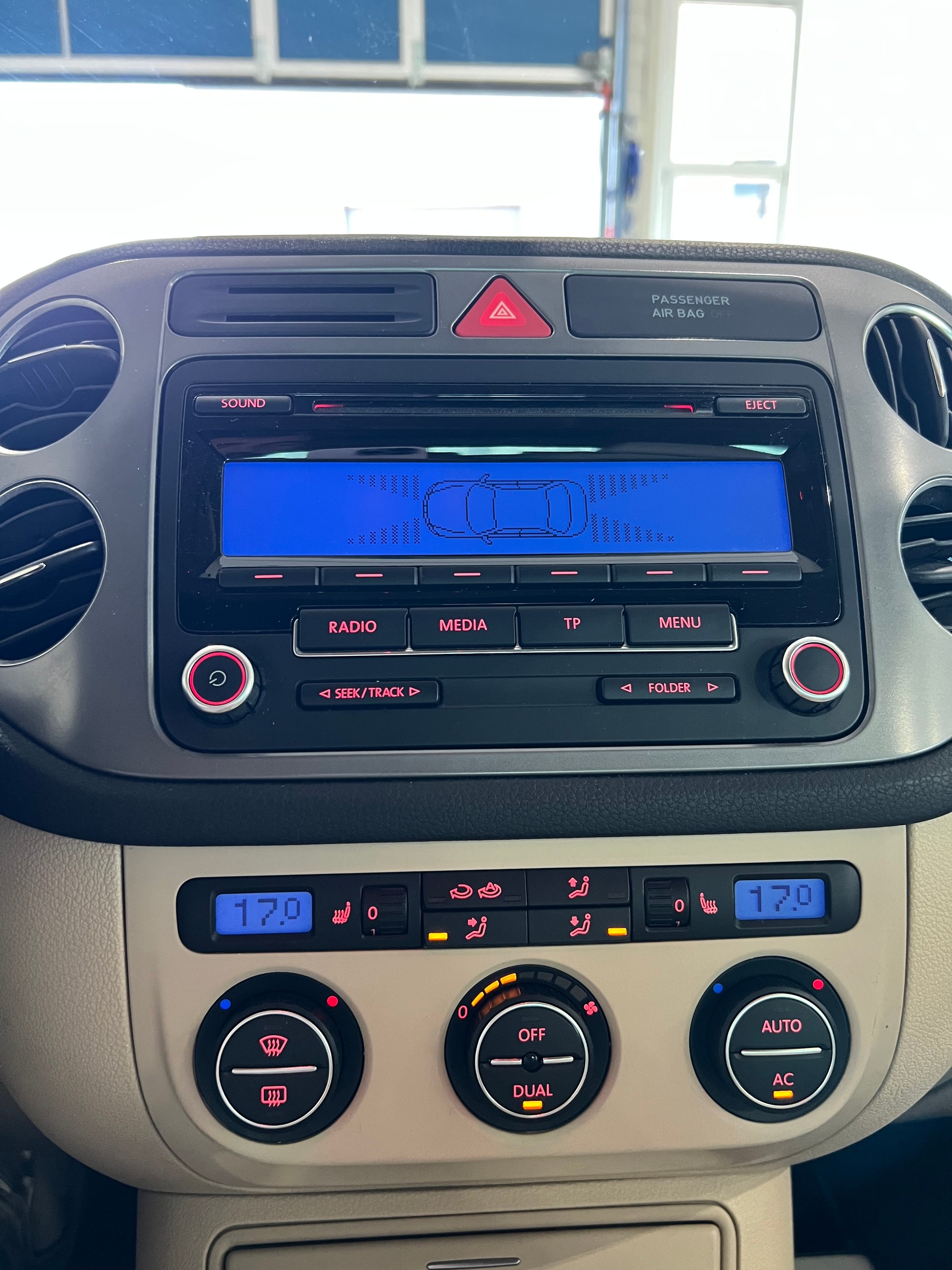 VW Tiguan 2.0 TDI Sport&Style Tiptronic**AHK,4 Motion,-image-10