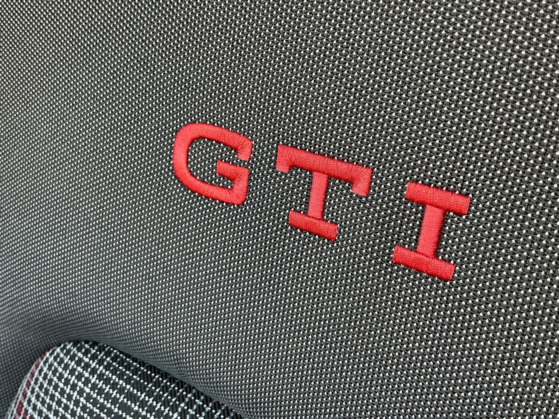 VW Golf 2.0 TSI GTI *** BLACK STYLE & HANDSCHALTUNG !!! ***-image-25