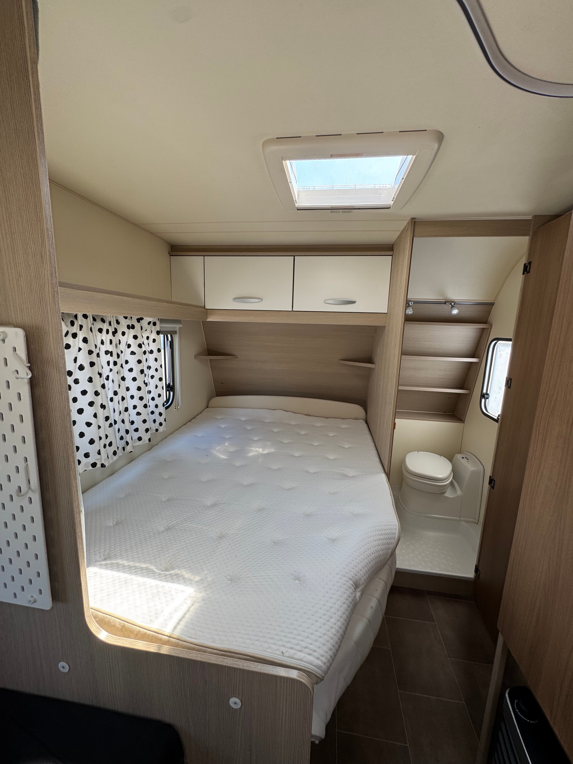 BÜRSTNER Premio Edition Bantam 1000 kg Leergewicht - Family Stockbett Kajüte- Garage - 6 Personen Plus-image-11