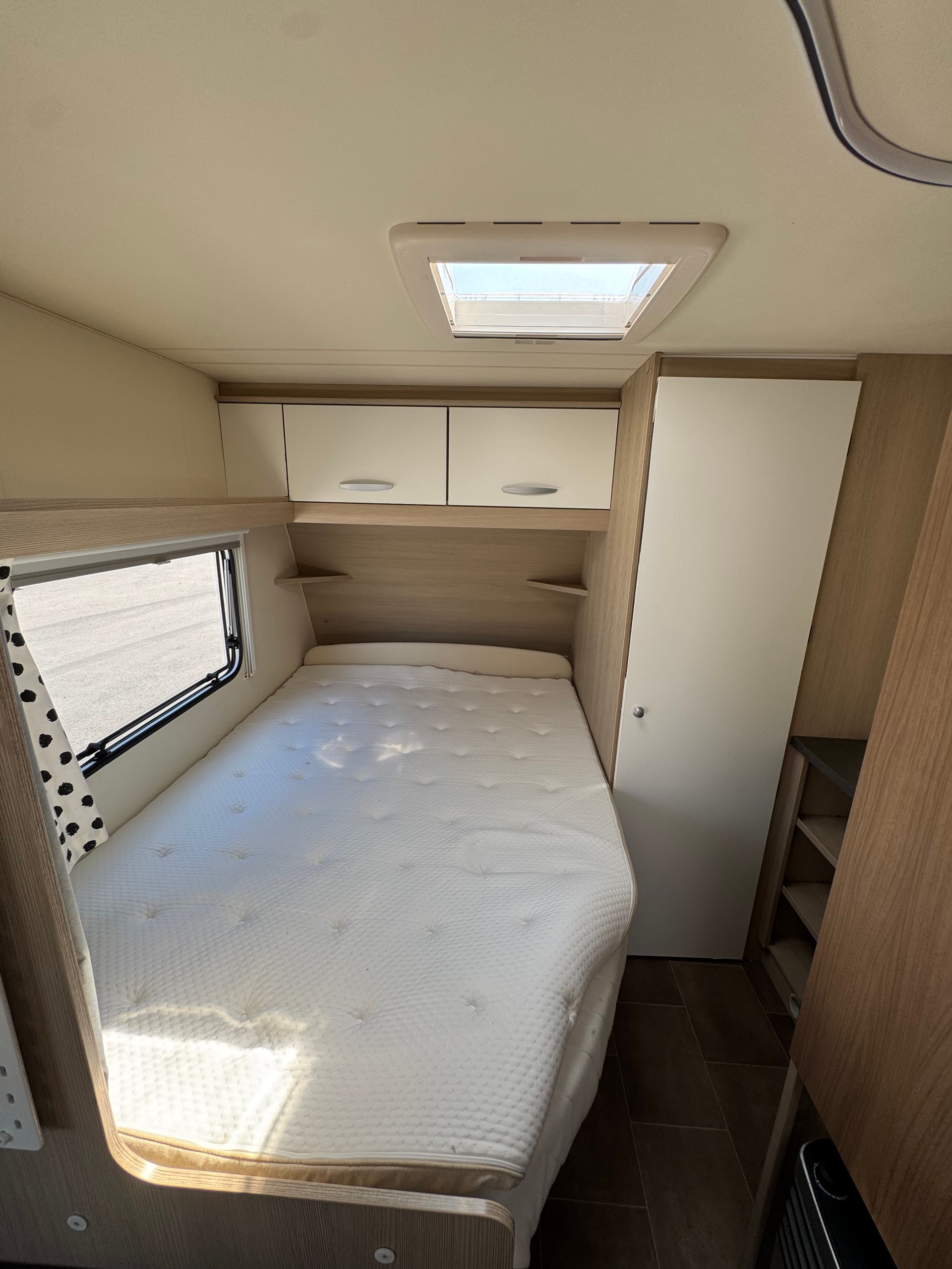 BÜRSTNER Premio Edition Bantam 1000 kg Leergewicht - Family Stockbett Kajüte- Garage - 6 Personen Plus-image-12
