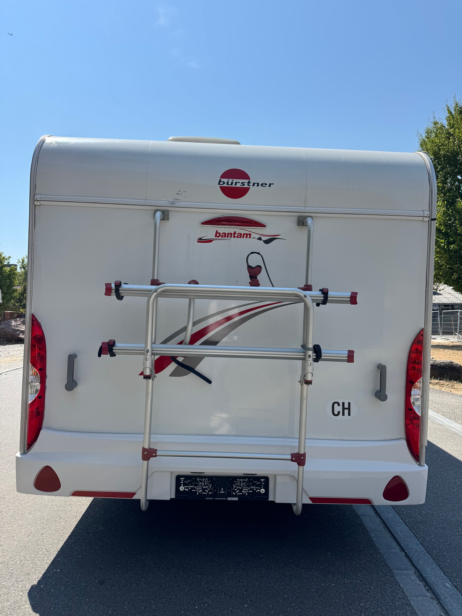 BÜRSTNER Premio Edition Bantam 1000 kg Leergewicht - Family Stockbett Kajüte- Garage - 6 Personen Plus-image-2