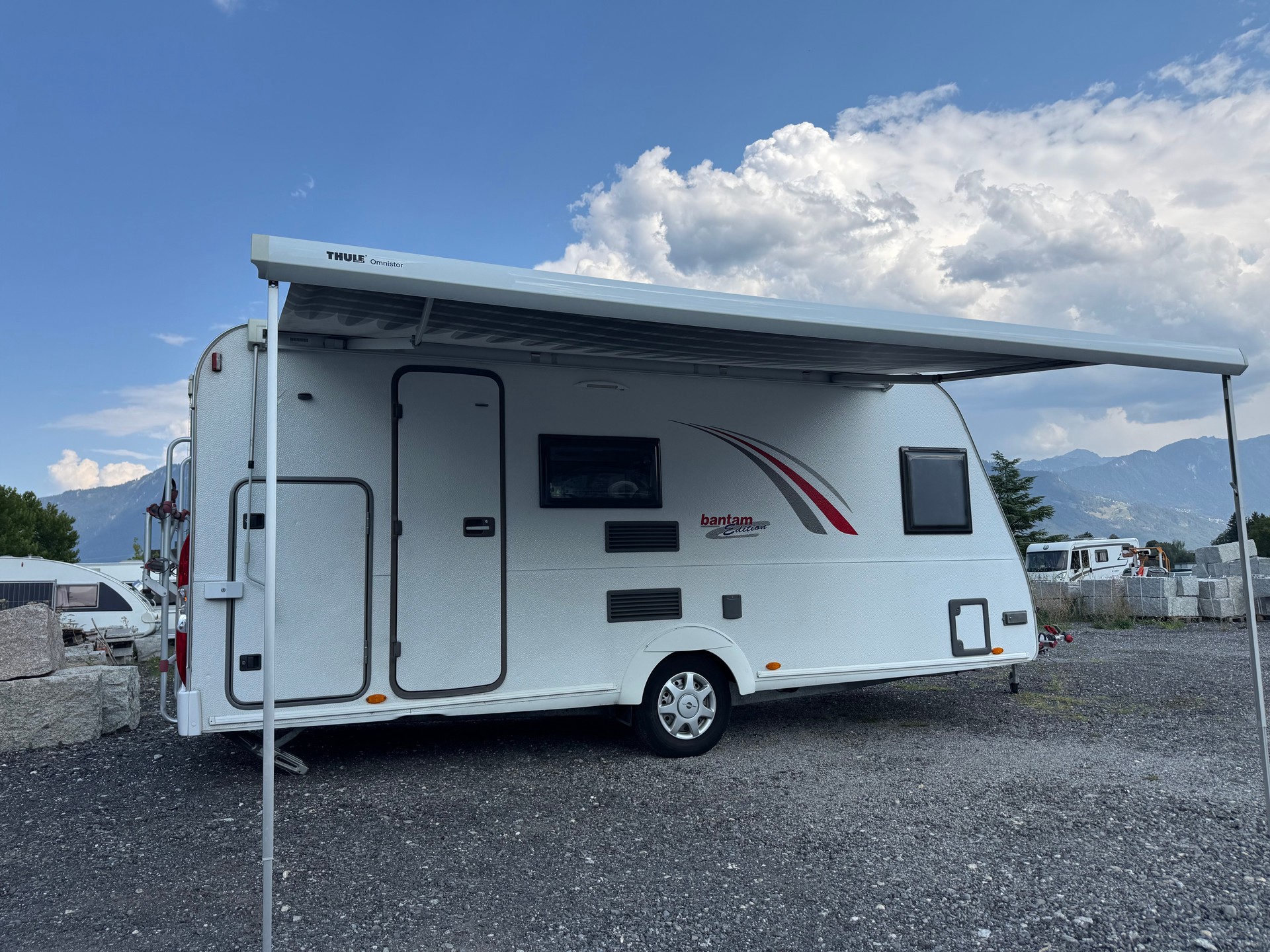 BÜRSTNER Premio Edition Bantam 1000 kg Leergewicht - Family Stockbett Kajüte- Garage - 6 Personen Plus-image-5