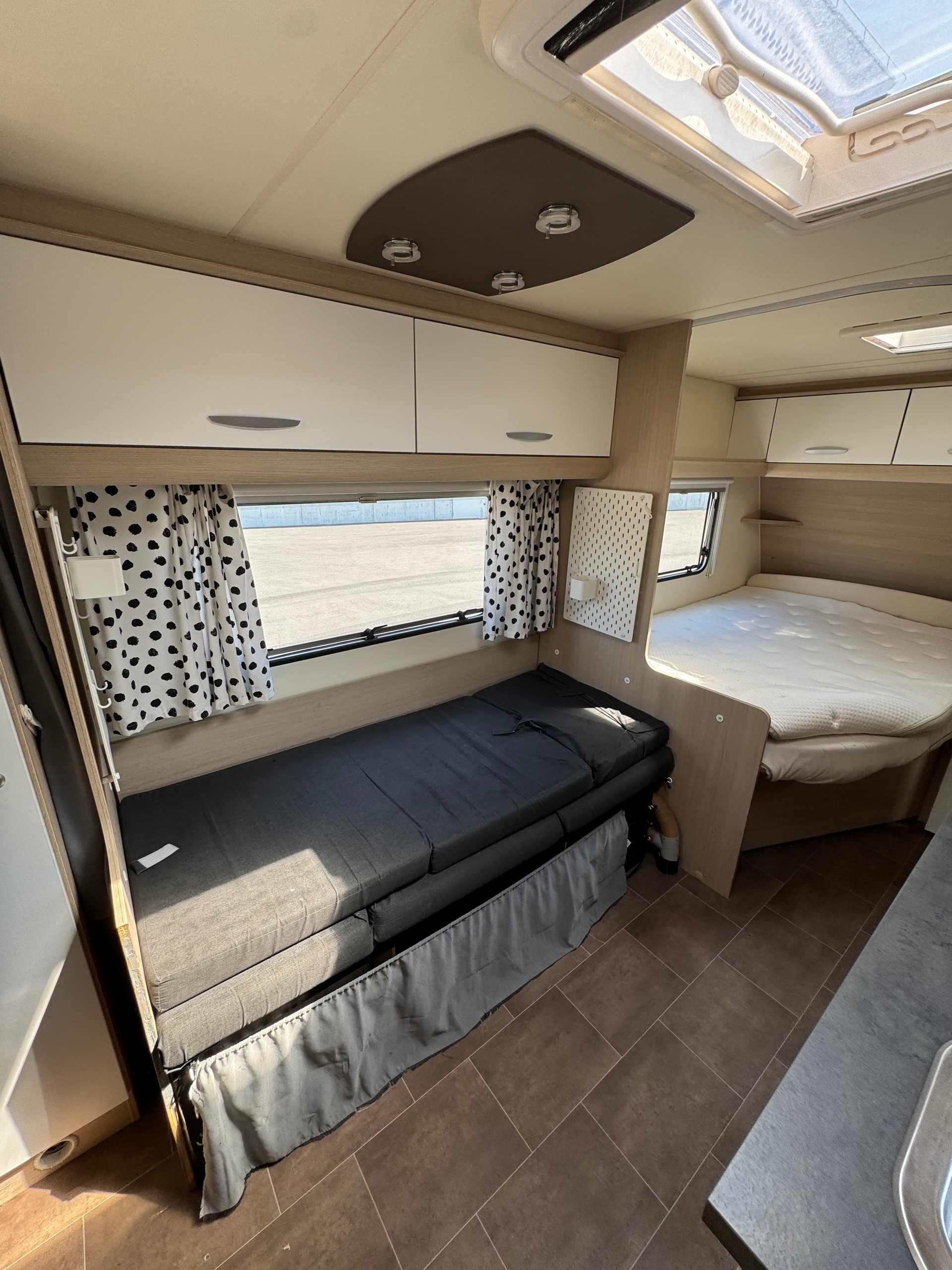 BÜRSTNER Premio Edition Bantam 1000 kg Leergewicht - Family Stockbett Kajüte- Garage - 6 Personen Plus-image-13