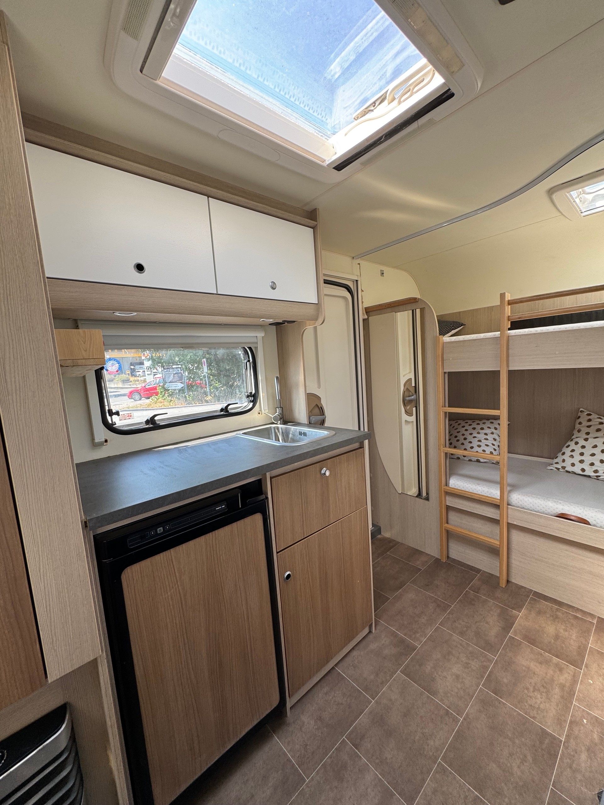 BÜRSTNER Premio Edition Bantam 1000 kg Leergewicht - Family Stockbett Kajüte- Garage - 6 Personen Plus-image-10