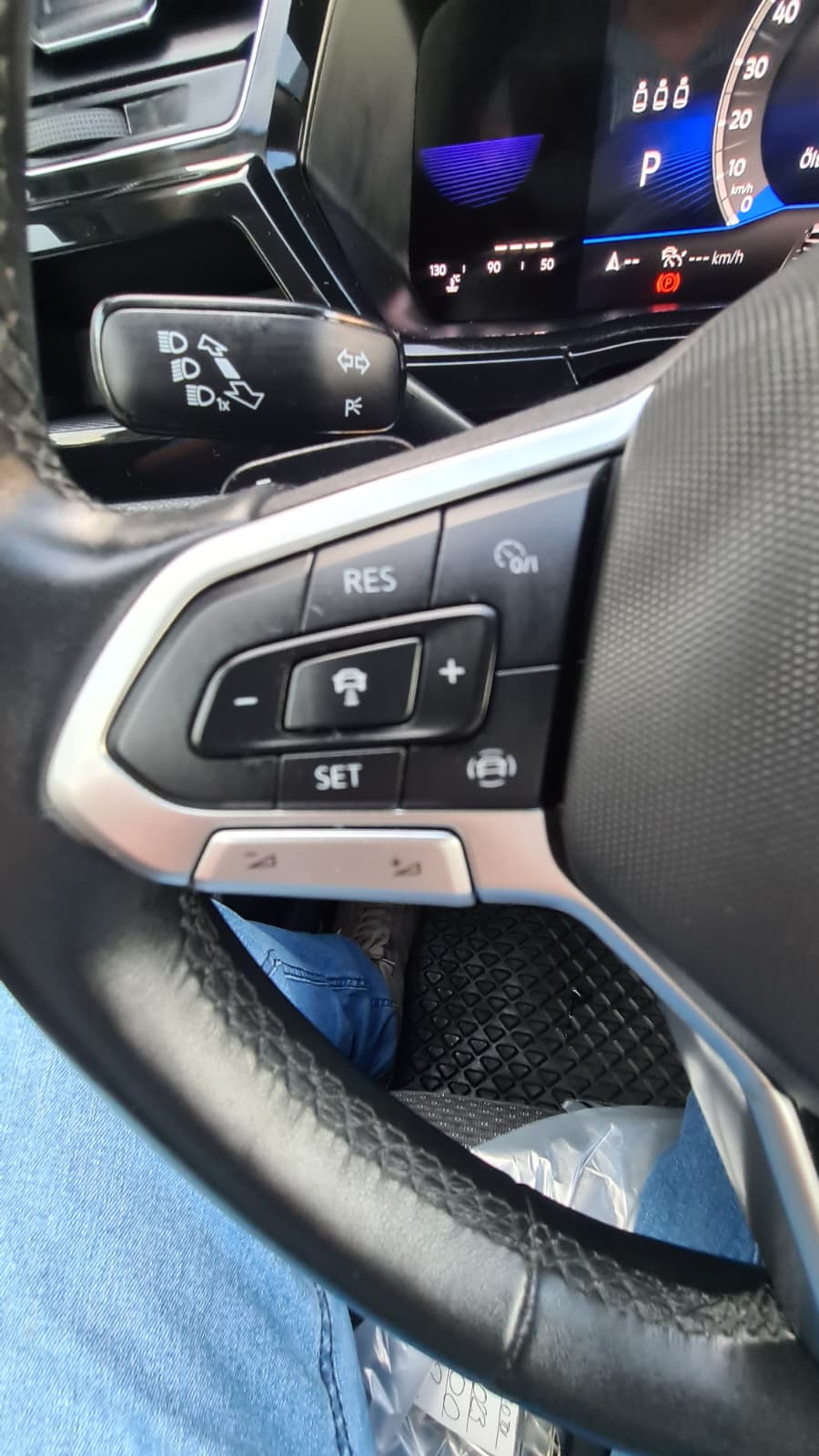 VW Touran 2.0 TDI BlueMotion Technology Comfortline DSG ** Gr-Navi ** RF-Kamera ** Abstandsregelsysteme ** Tempomat ** PDC V+H **-image-10