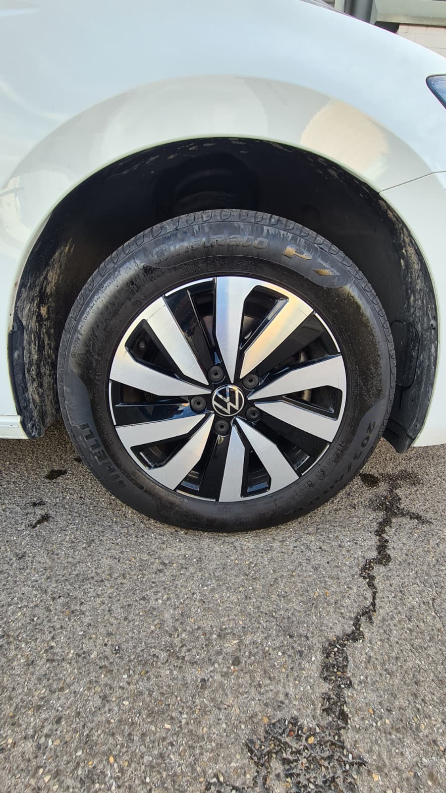 VW Touran 2.0 TDI BlueMotion Technology Comfortline DSG ** Gr-Navi ** RF-Kamera ** Abstandsregelsysteme ** Tempomat ** PDC V+H **-image-19