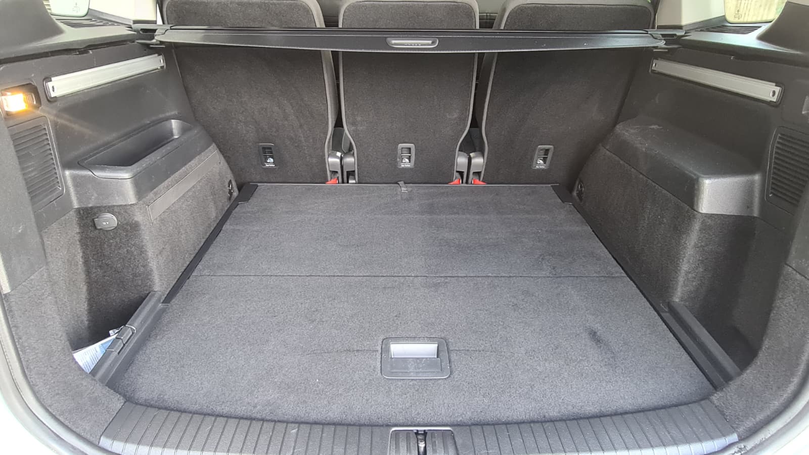 VW Touran 2.0 TDI BlueMotion Technology Comfortline DSG ** Gr-Navi ** RF-Kamera ** Abstandsregelsysteme ** Tempomat ** PDC V+H **-image-9