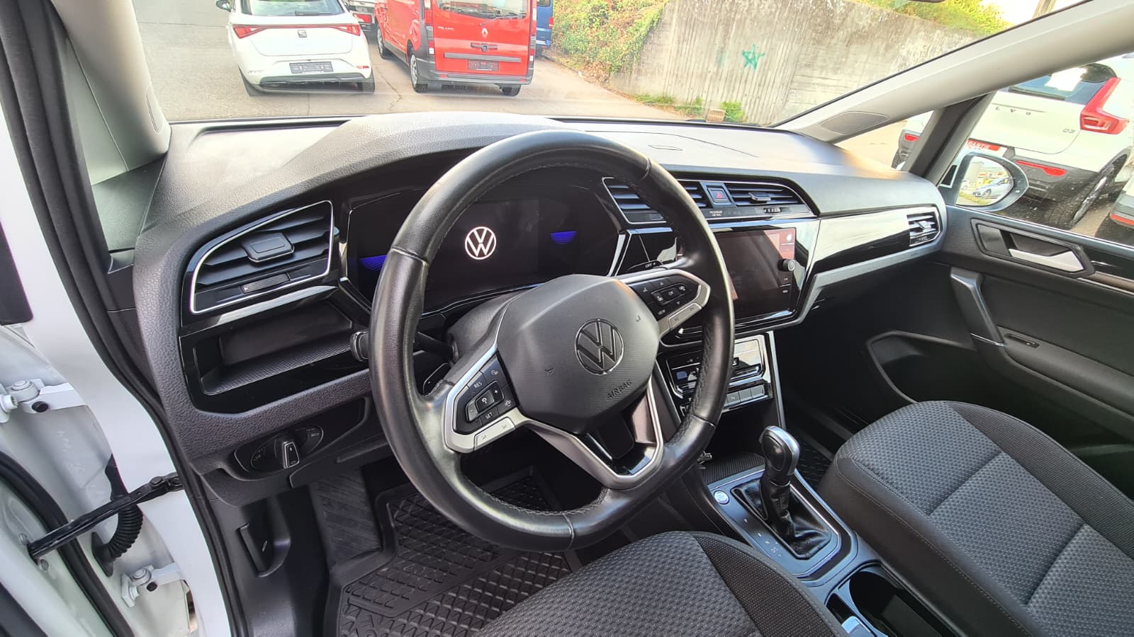 VW Touran 2.0 TDI BlueMotion Technology Comfortline DSG ** Gr-Navi ** RF-Kamera ** Abstandsregelsysteme ** Tempomat ** PDC V+H **-image-15