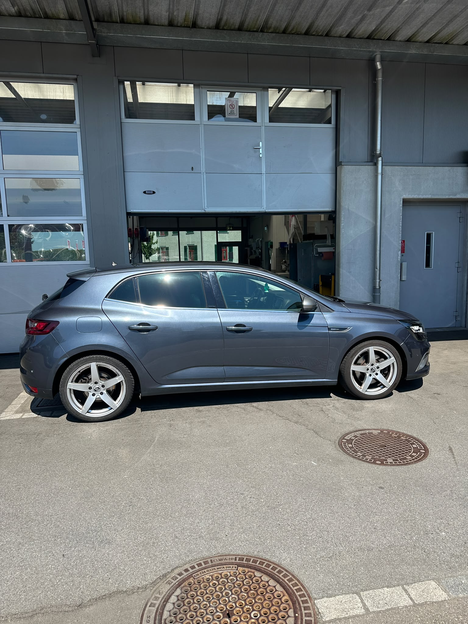 RENAULT Mégane 1.6 16V Turbo GT EDC-image-4