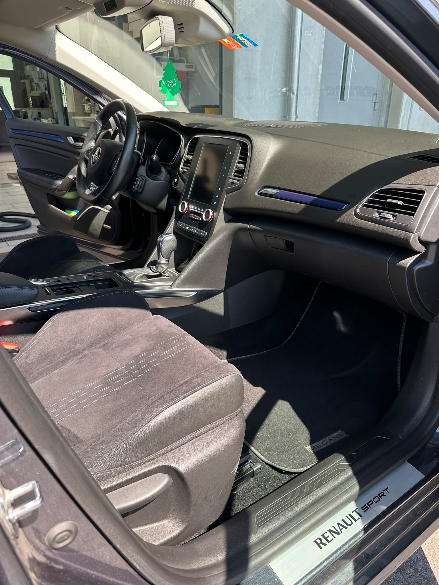 RENAULT Mégane 1.6 16V Turbo GT EDC-image-9
