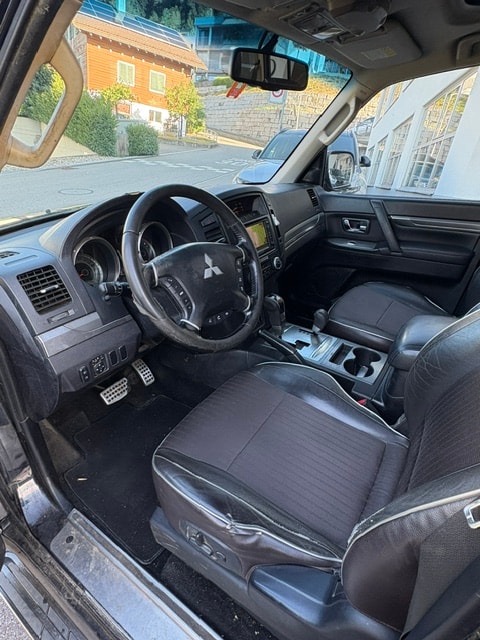MITSUBISHI Pajero 3.2 DI-D Instyle Automatic-image-4