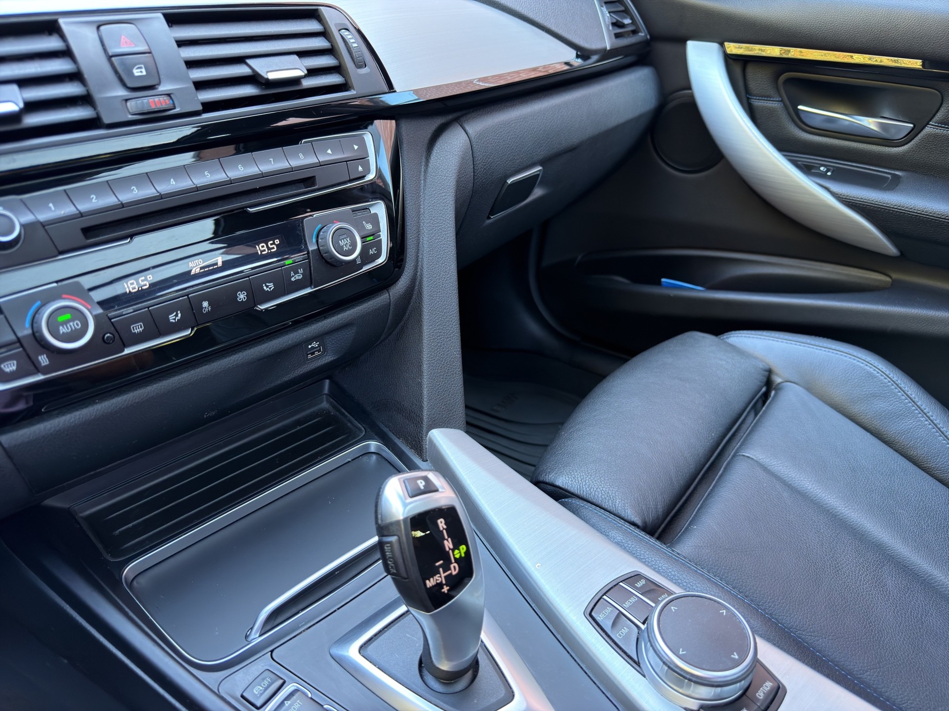 BMW 318i Touring Business Steptronic-image-22