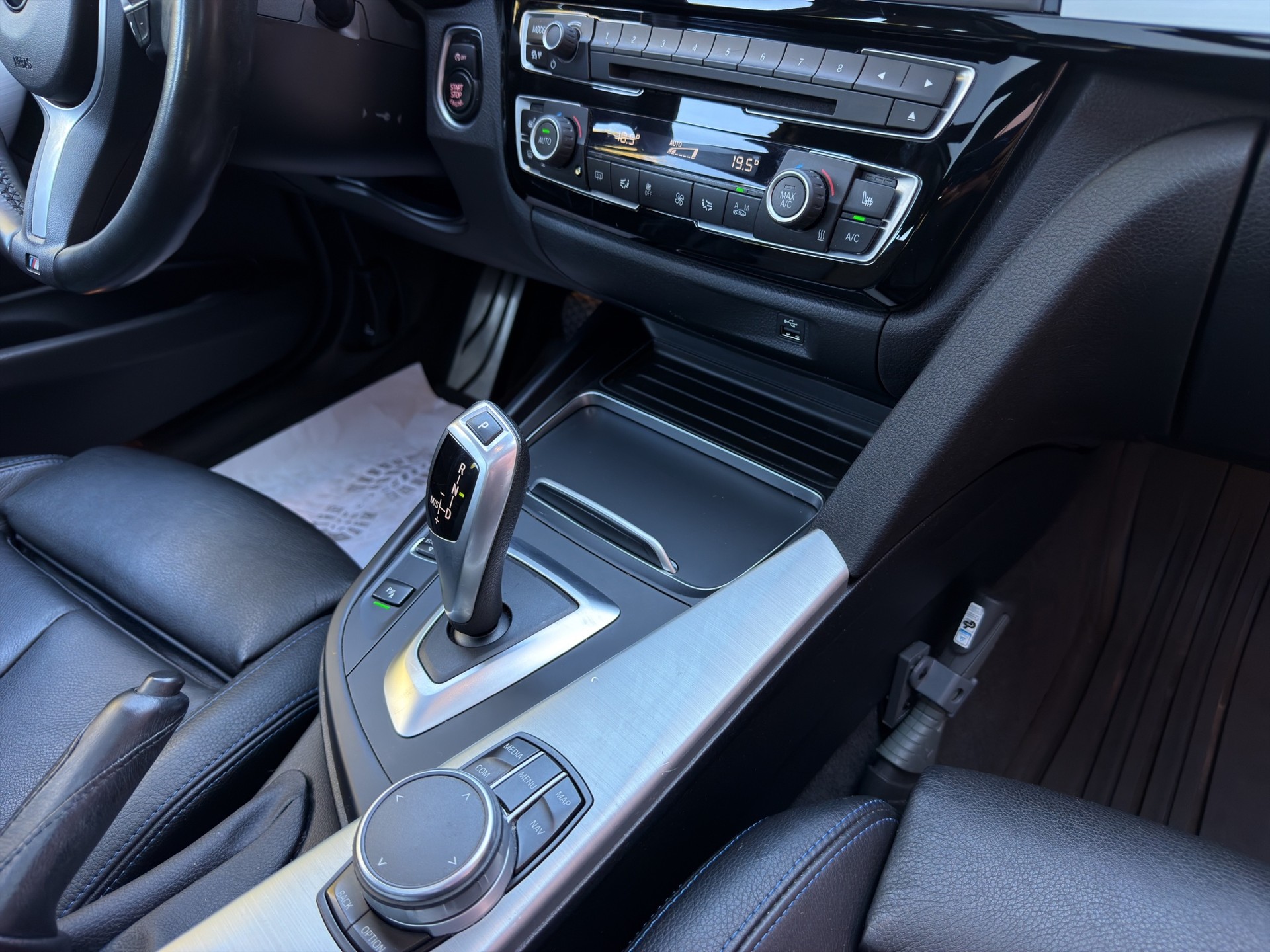 BMW 318i Touring Business Steptronic-image-26