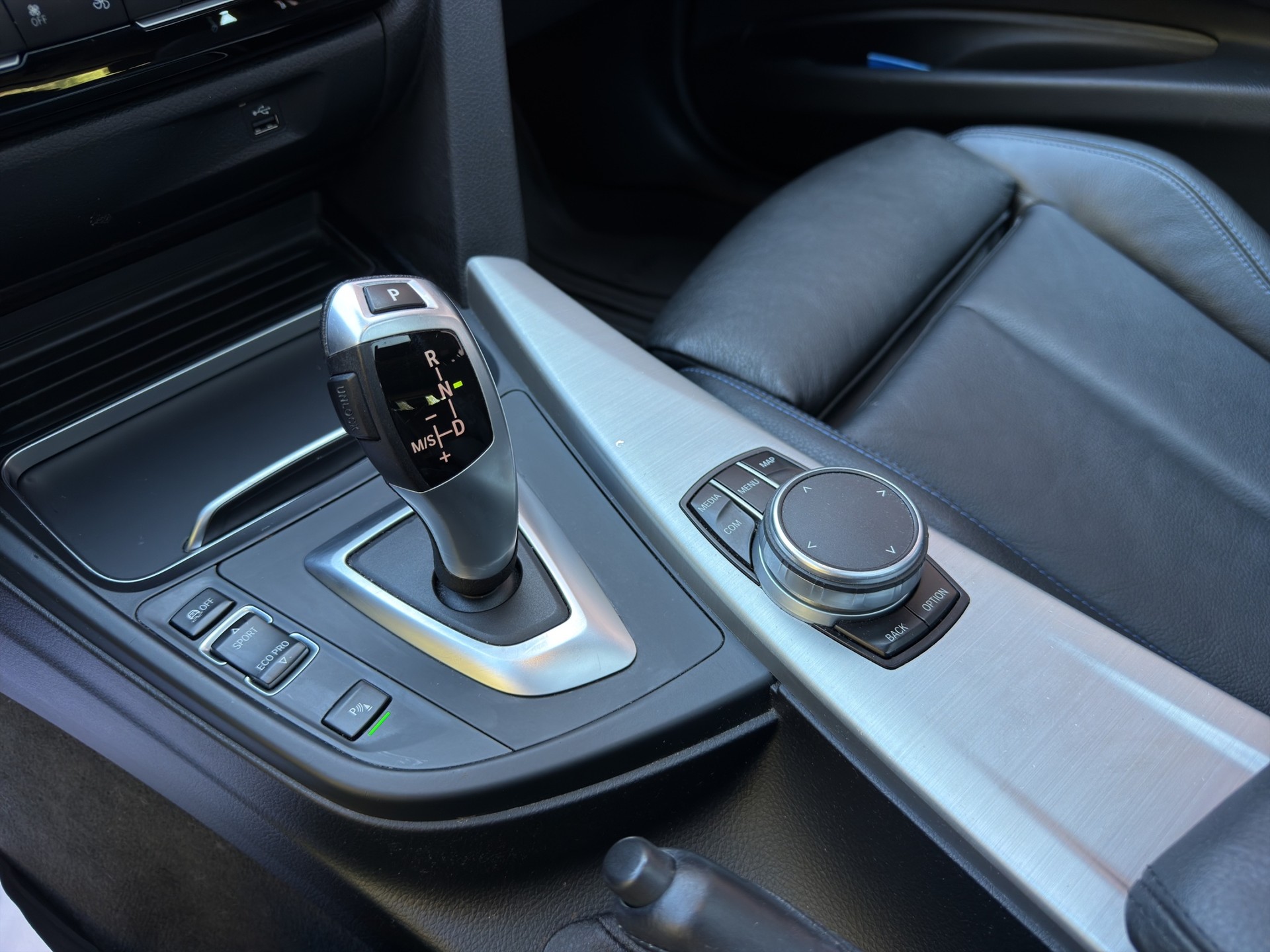 BMW 318i Touring Business Steptronic-image-23