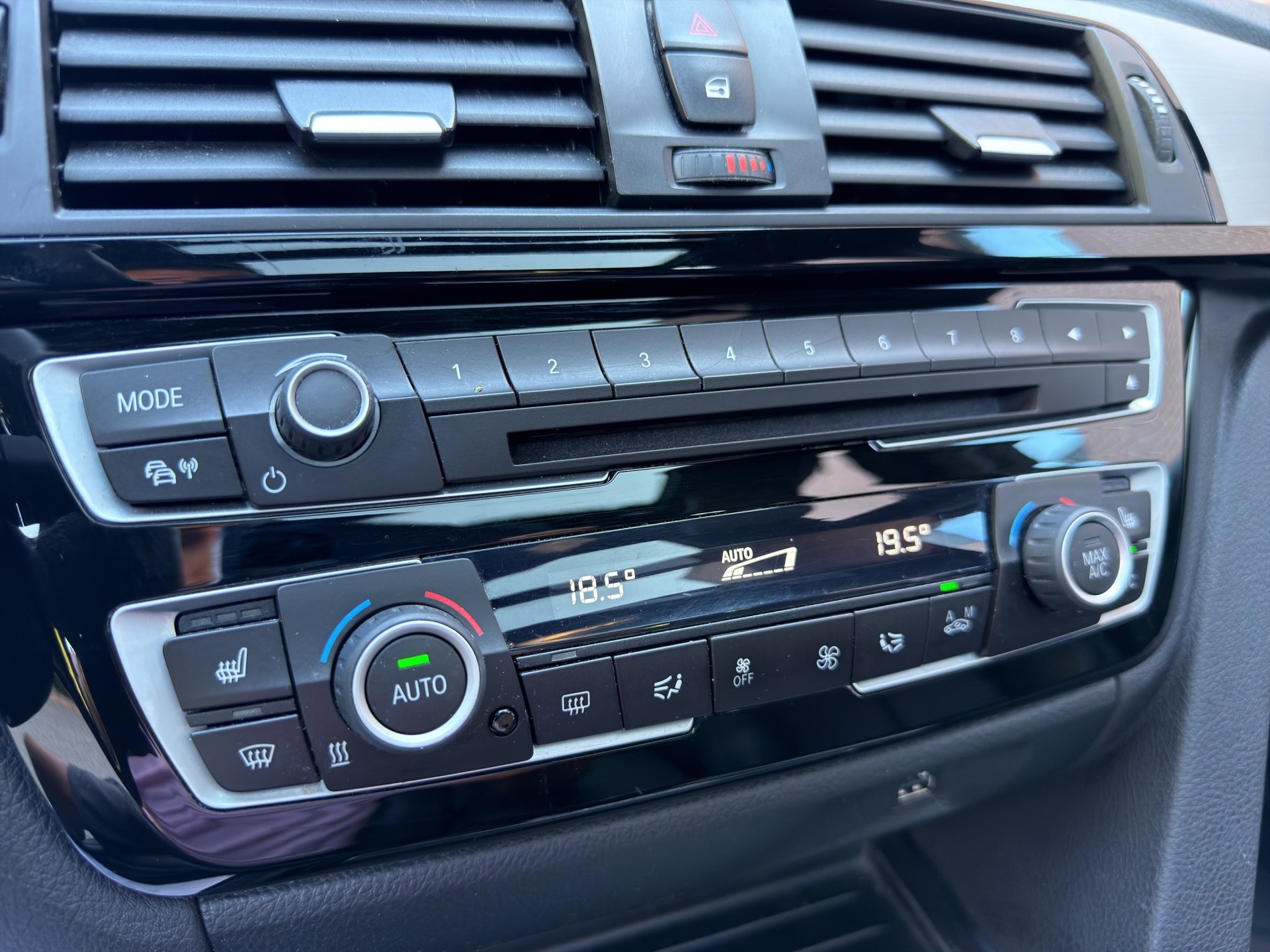 BMW 318i Touring Business Steptronic-image-21