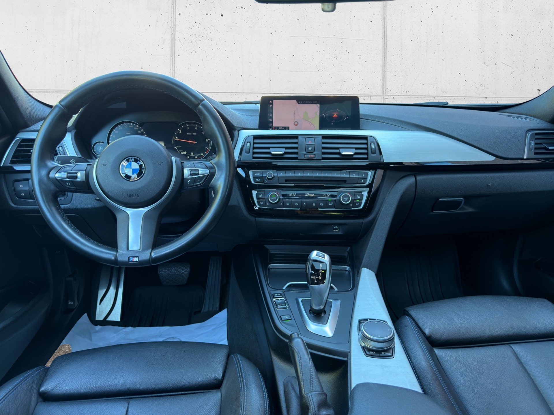 BMW 318i Touring Business Steptronic-image-13