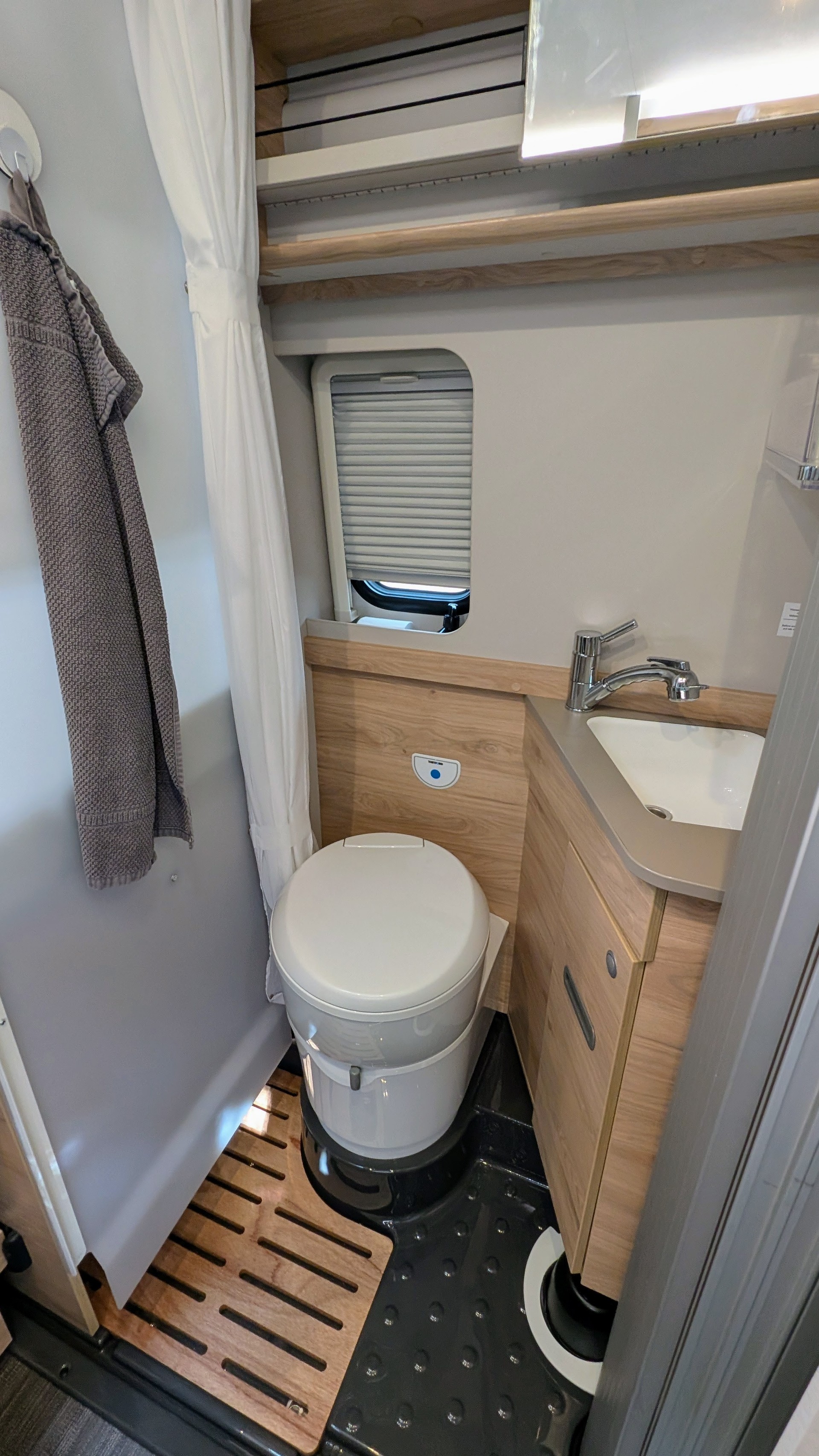 DETHLEFFS Globetrail 590C Ford 170 Aut-image-5
