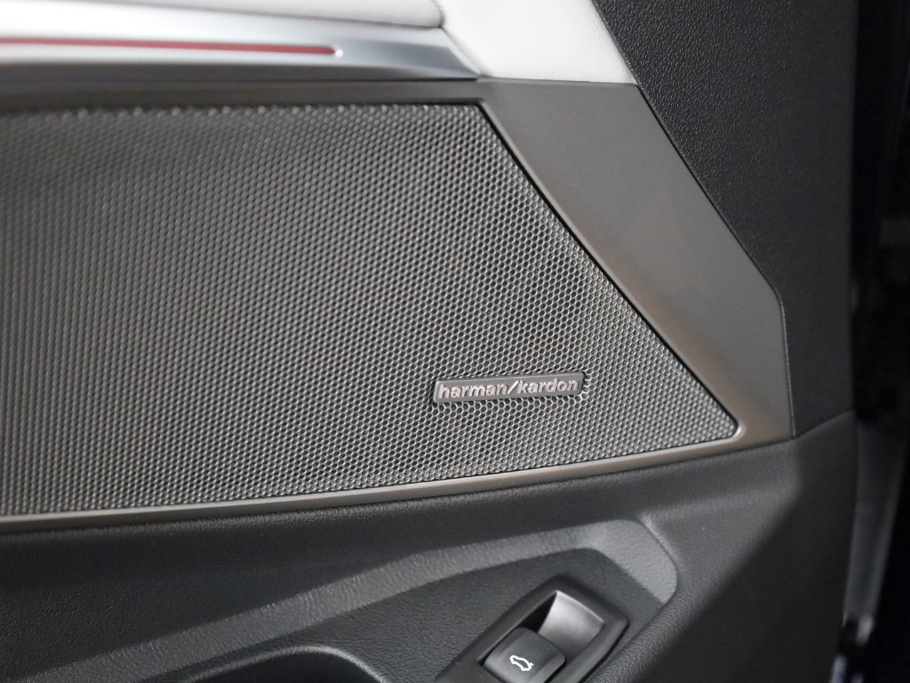 BMW M3 Touring xDrive Competition M-image-13