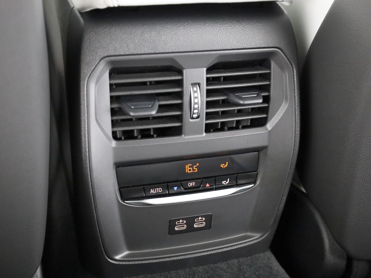 BMW M3 Touring xDrive Competition M-image-15