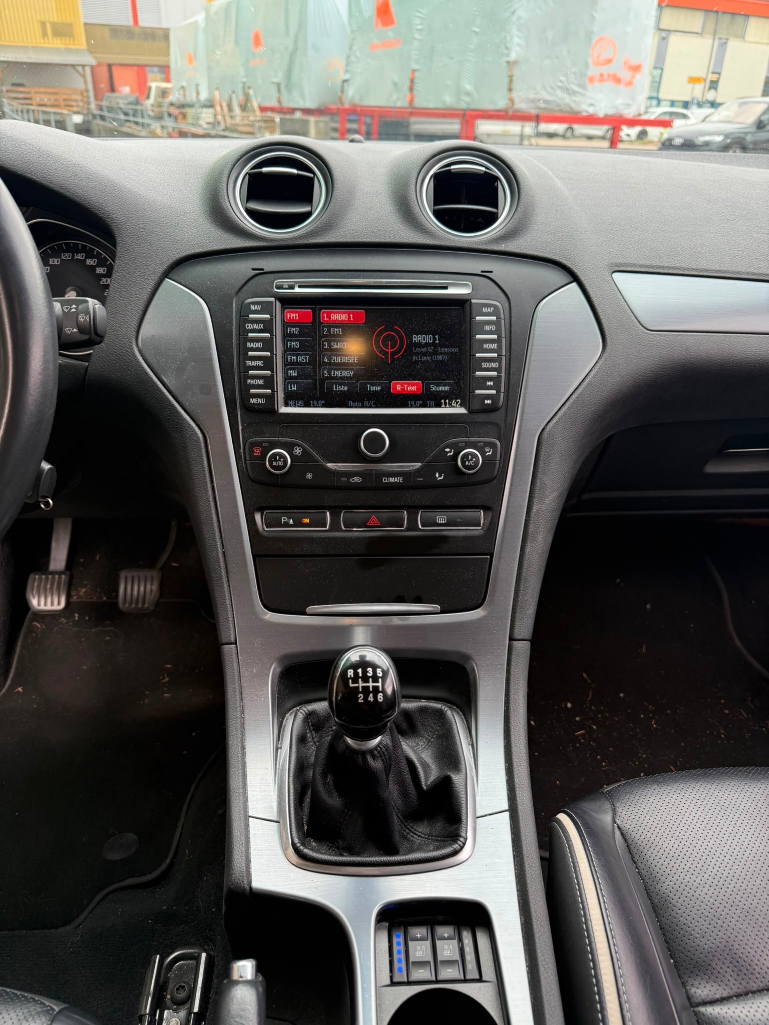 FORD Mondeo 2.0 TDCi 16V Titanium-image-10