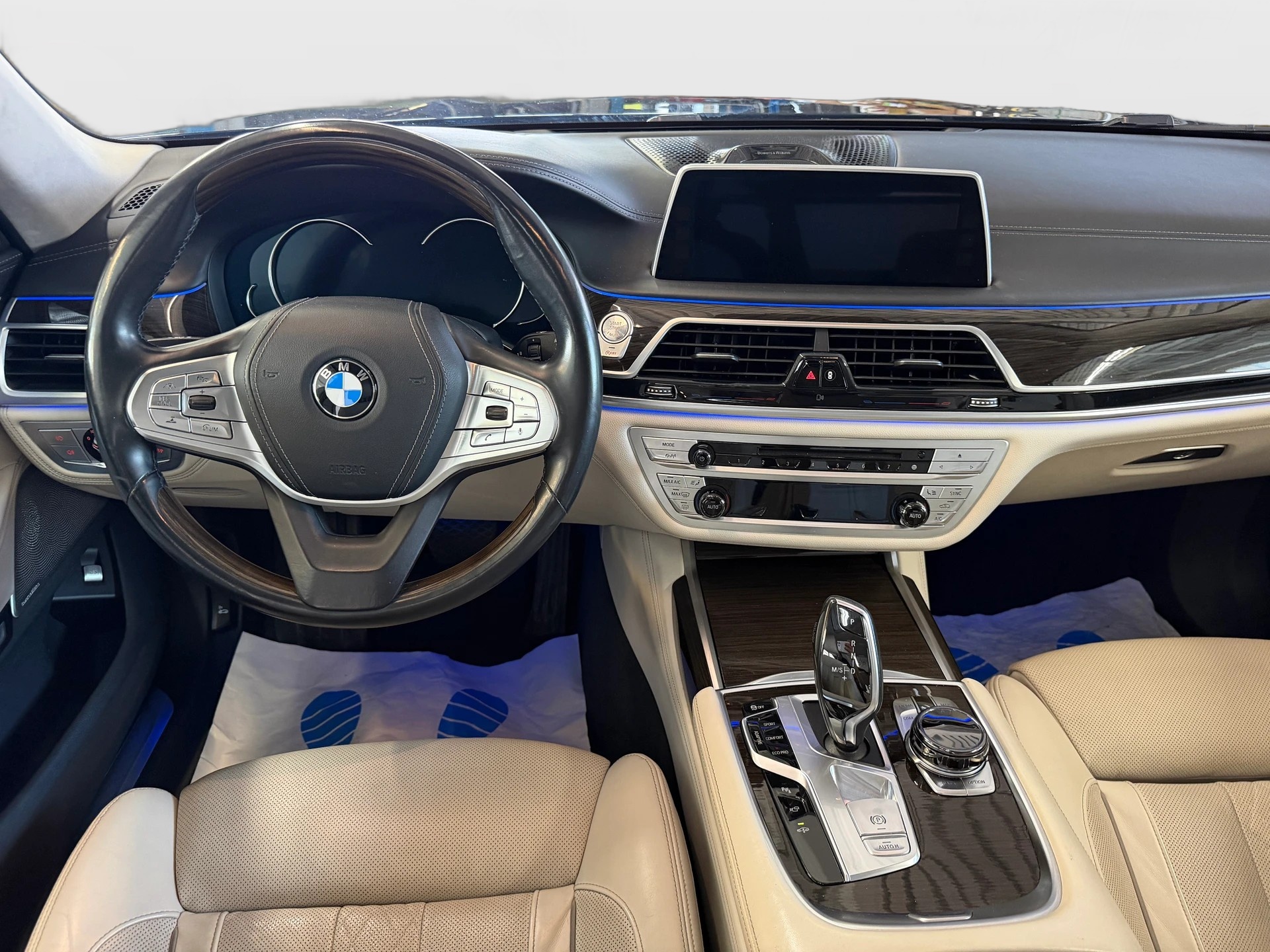 BMW 750Li xDrive Steptronic | CH-Auto | Ab MFK | BMW Service | Laserlight | Executive Lounge-image-22