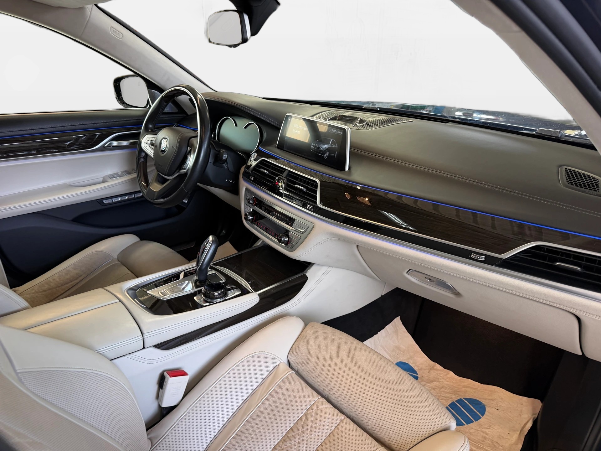 BMW 750Li xDrive Steptronic | CH-Auto | Ab MFK | BMW Service | Laserlight | Executive Lounge-image-12