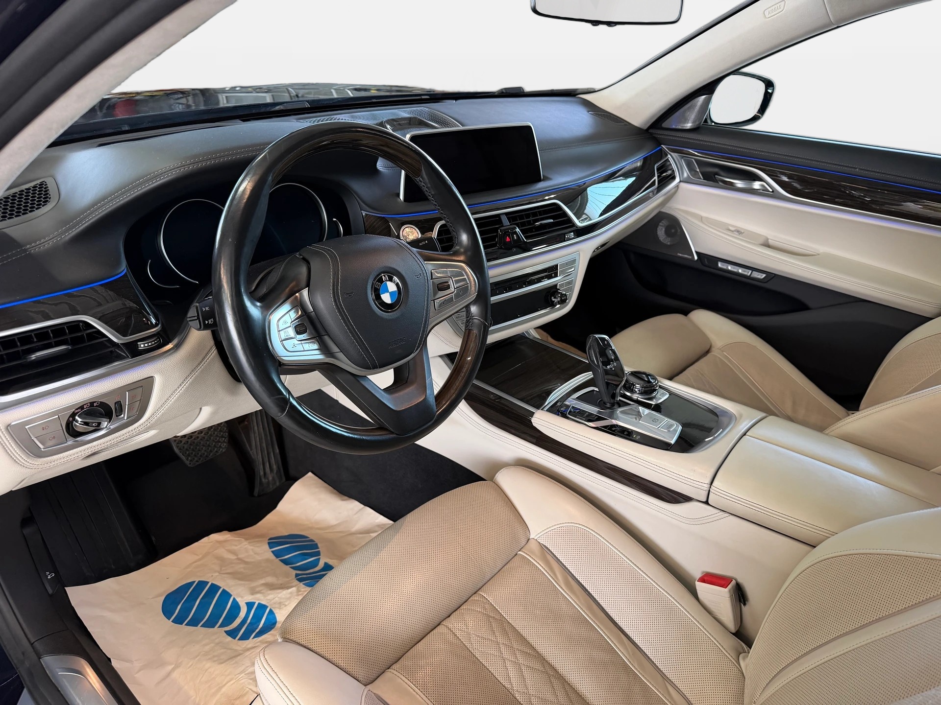BMW 750Li xDrive Steptronic | CH-Auto | Ab MFK | BMW Service | Laserlight | Executive Lounge-image-11