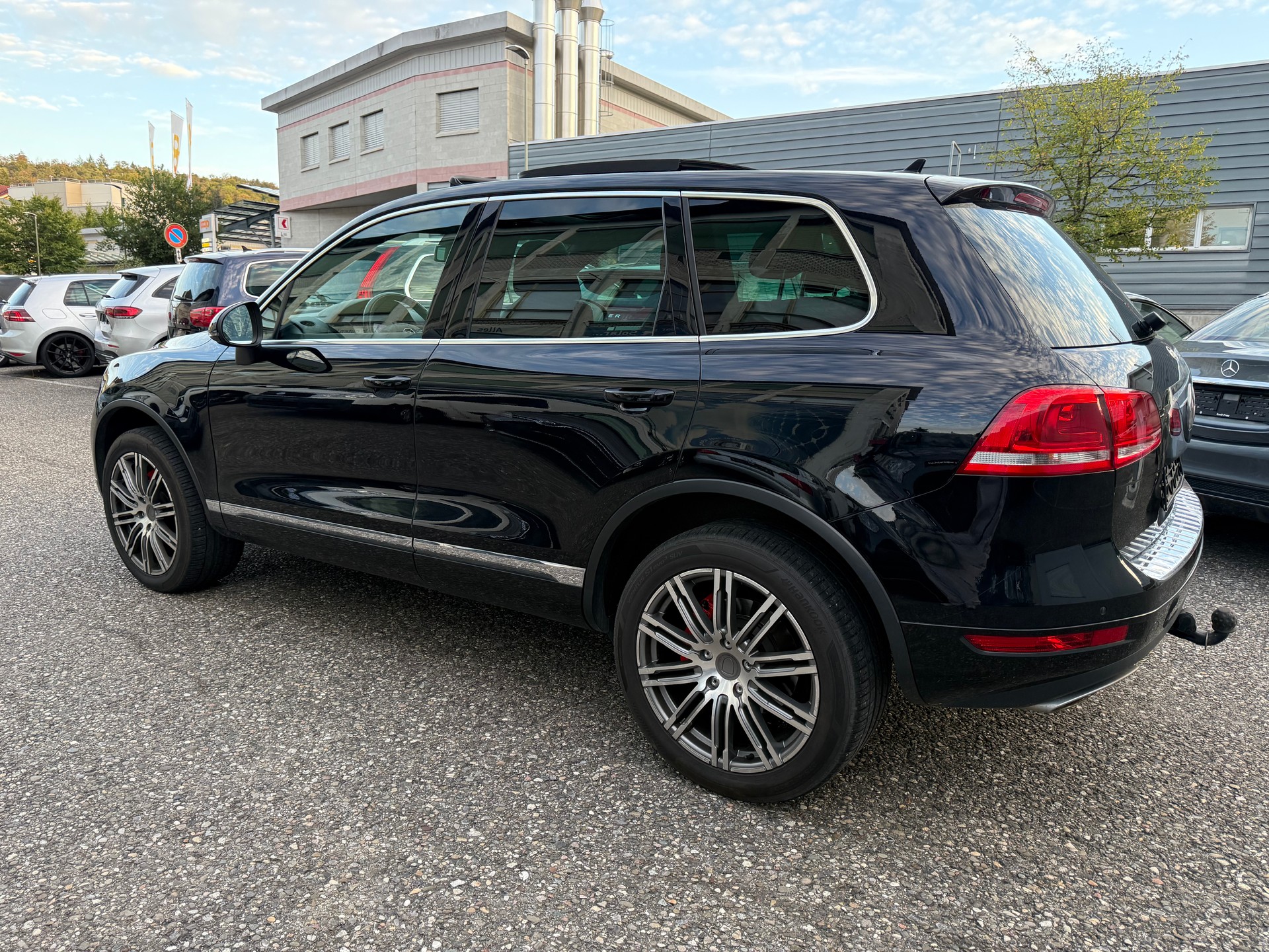 VW Touareg 3.0 TDI BlueMotion Technology Tiptronic-image-2