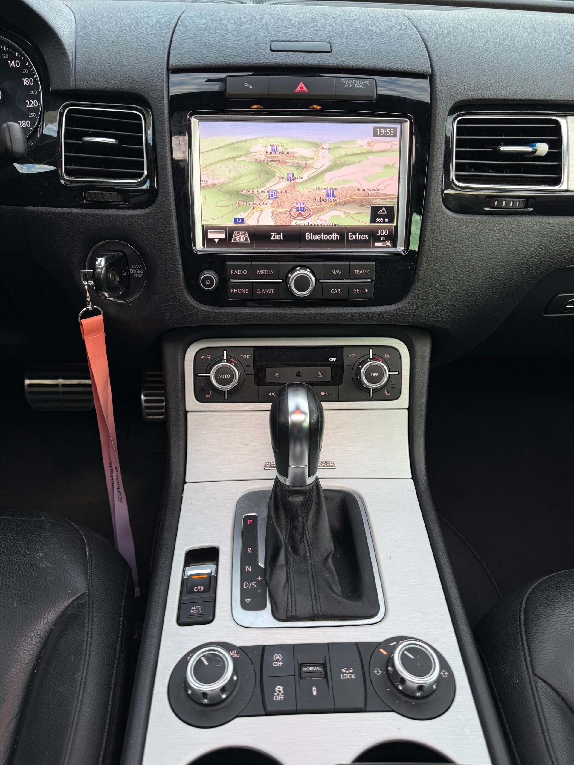 VW Touareg 3.0 TDI BlueMotion Technology Tiptronic-image-8