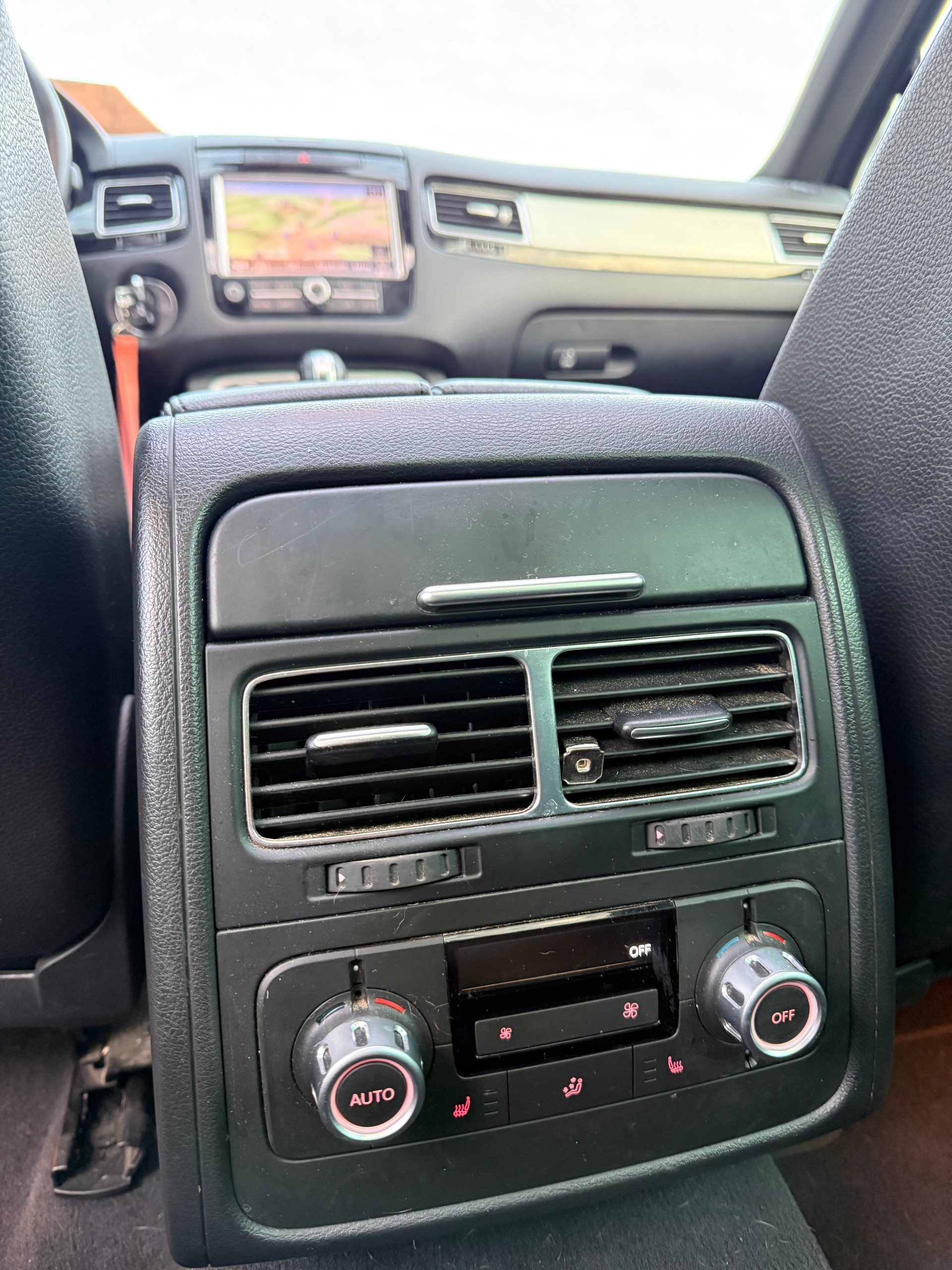 VW Touareg 3.0 TDI BlueMotion Technology Tiptronic-image-6