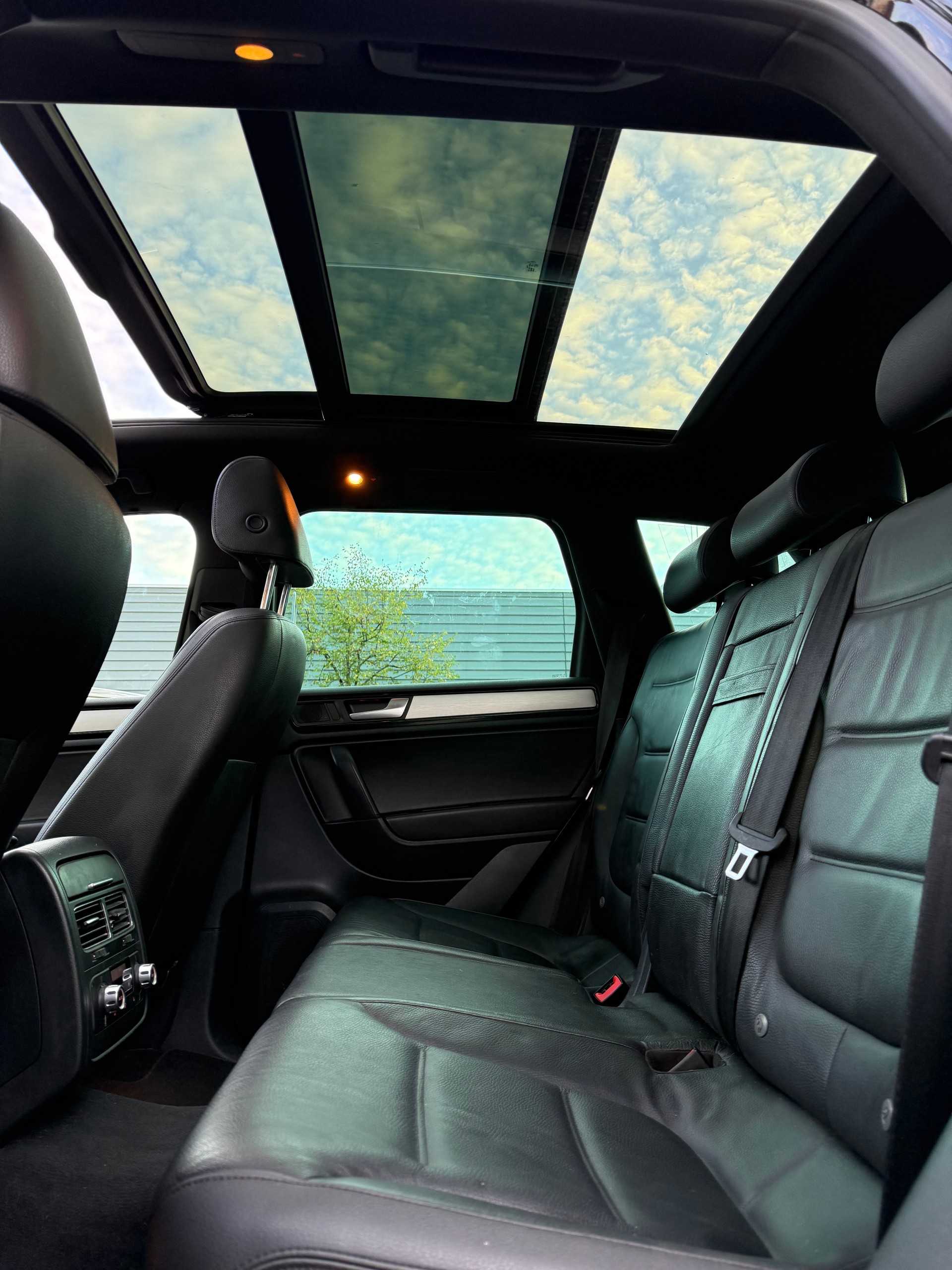 VW Touareg 3.0 TDI BlueMotion Technology Tiptronic-image-5
