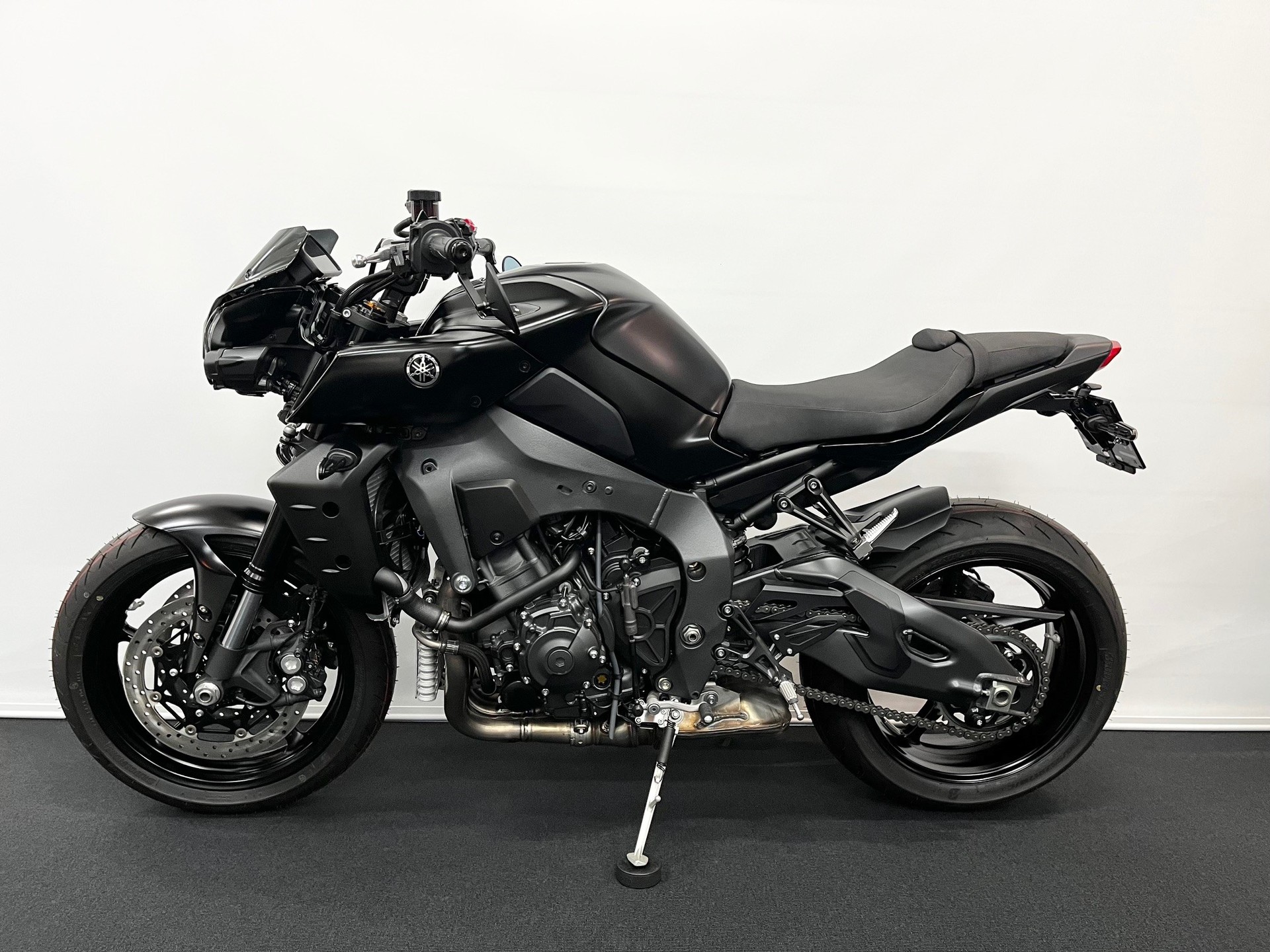 YAMAHA MT-10 ABS-showroom-element-1