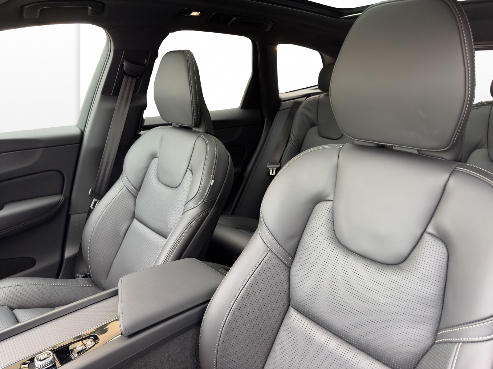 VOLVO XC60 2.0 T6 TE Black Edition eAWD-image-8