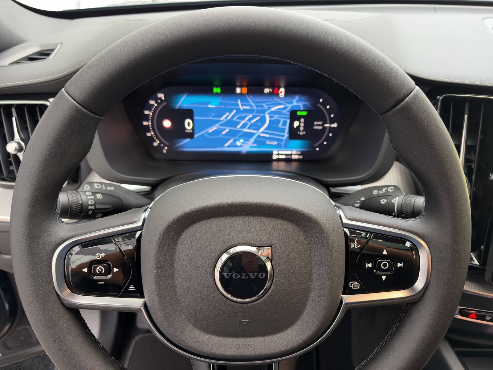 VOLVO XC60 2.0 T6 TE Black Edition eAWD-image-12