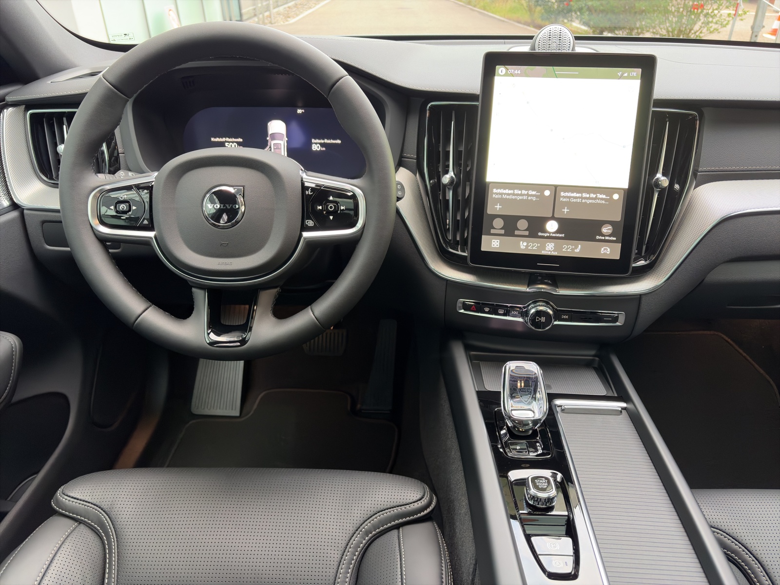 VOLVO XC60 2.0 T6 TE Black Edition eAWD-image-9