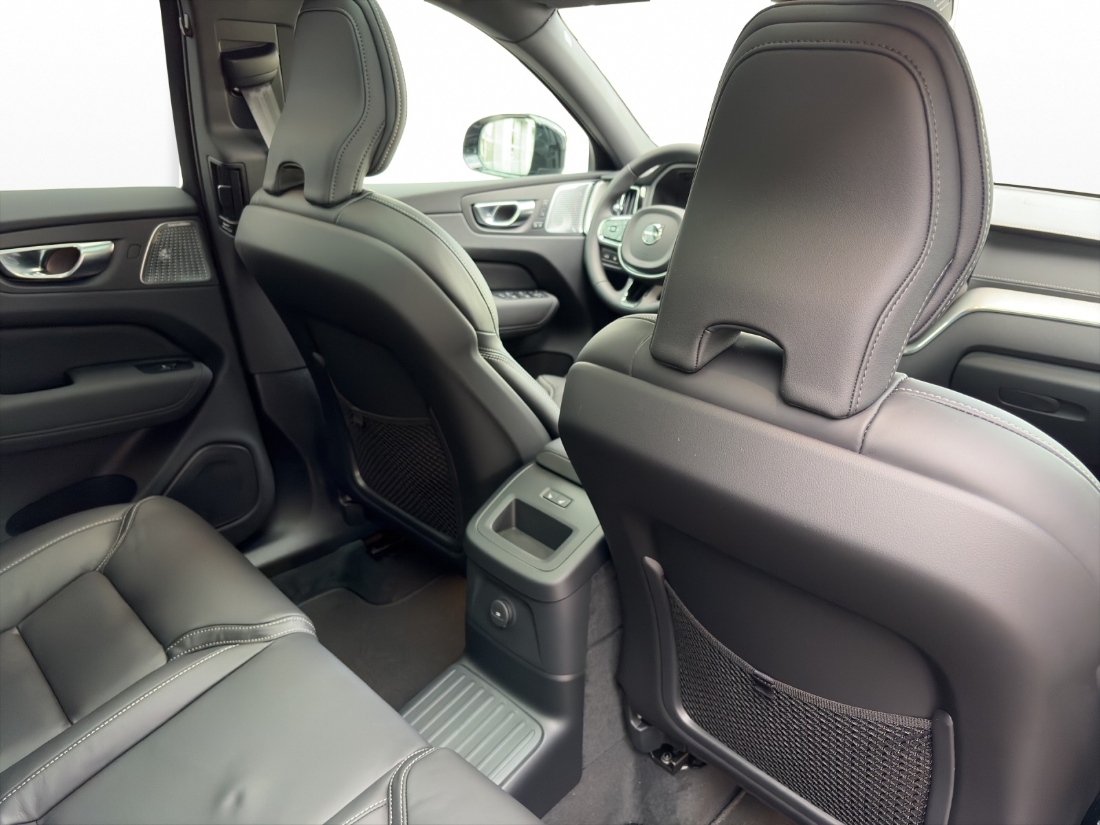 VOLVO XC60 2.0 T6 TE Black Edition eAWD-image-15