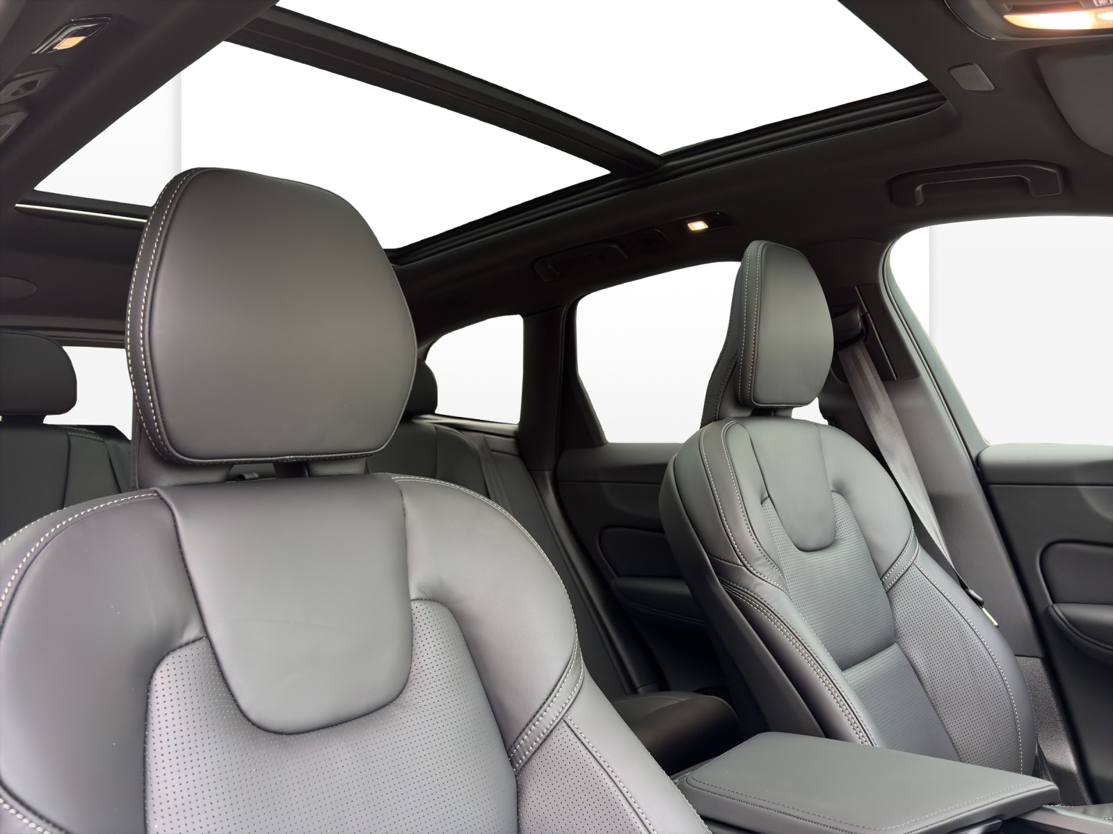 VOLVO XC60 2.0 T6 TE Black Edition eAWD-image-14